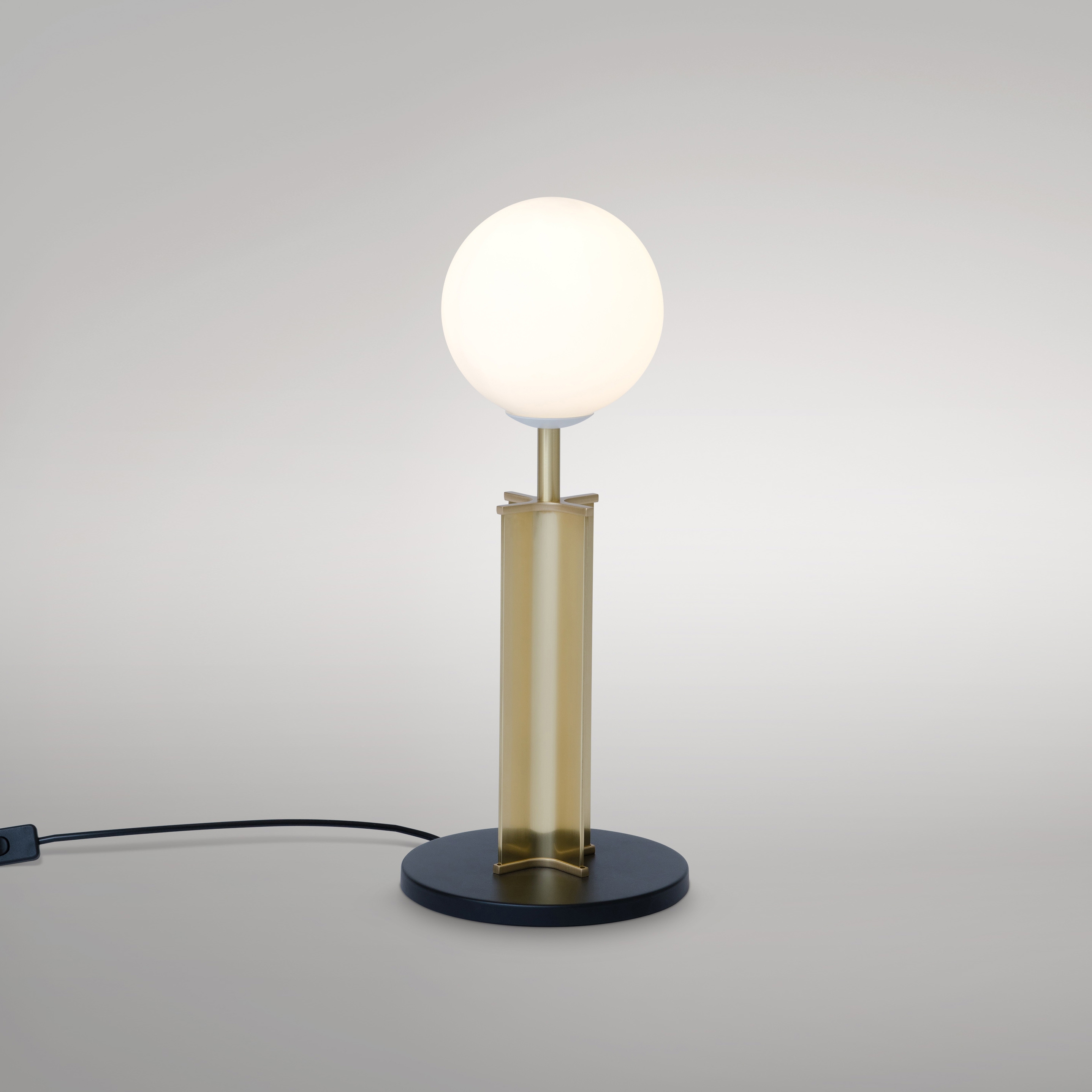 Mostra il prodotto Column Globe Desk del produttore Atelier Areti