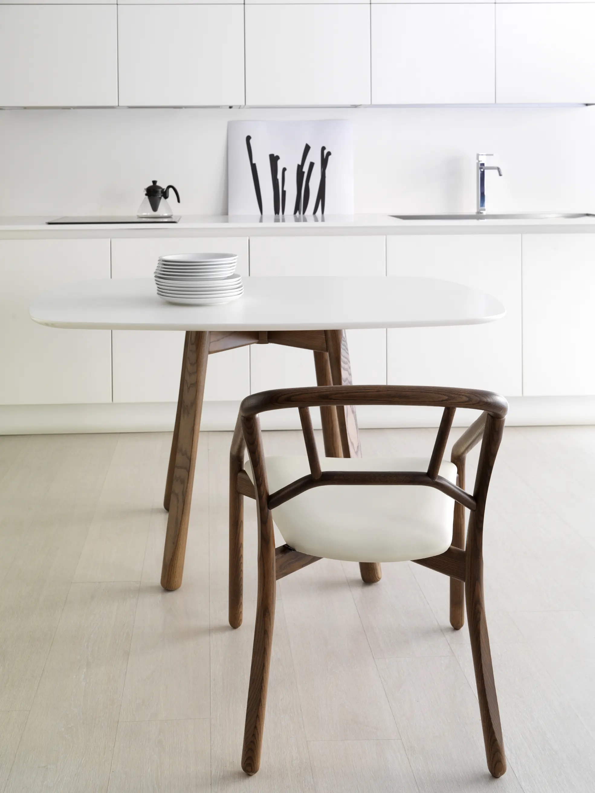 ALMA Design - Marnie Table