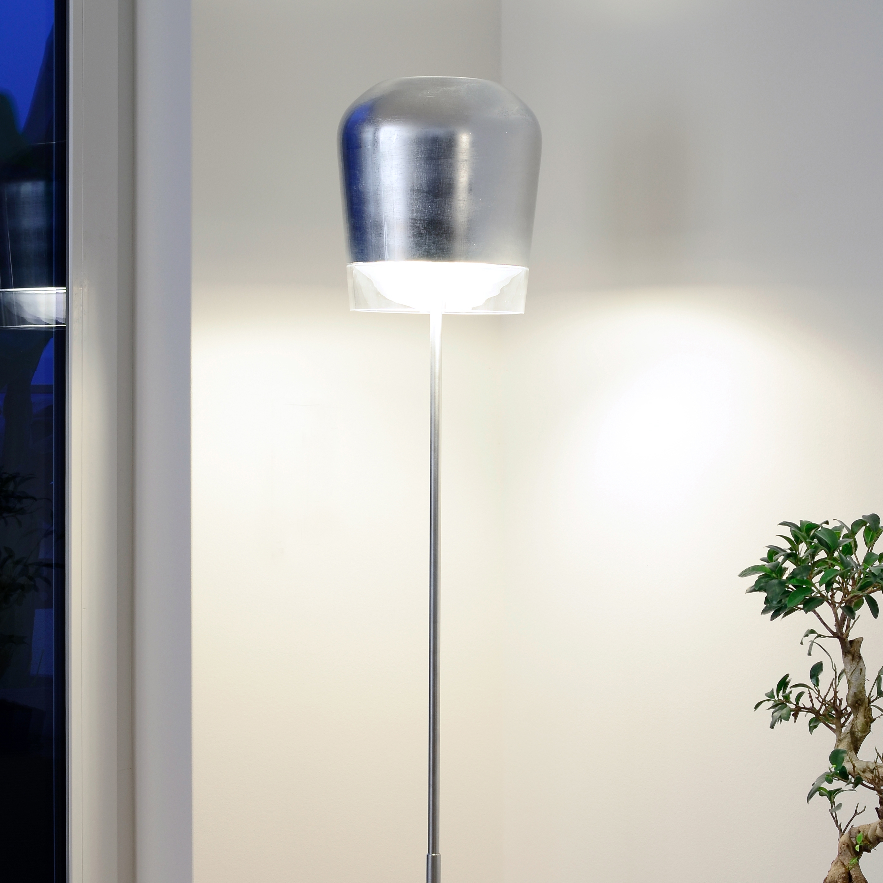 Mostrar el producto Casablanca Syss Floor Luminaire del fabricante millelumen