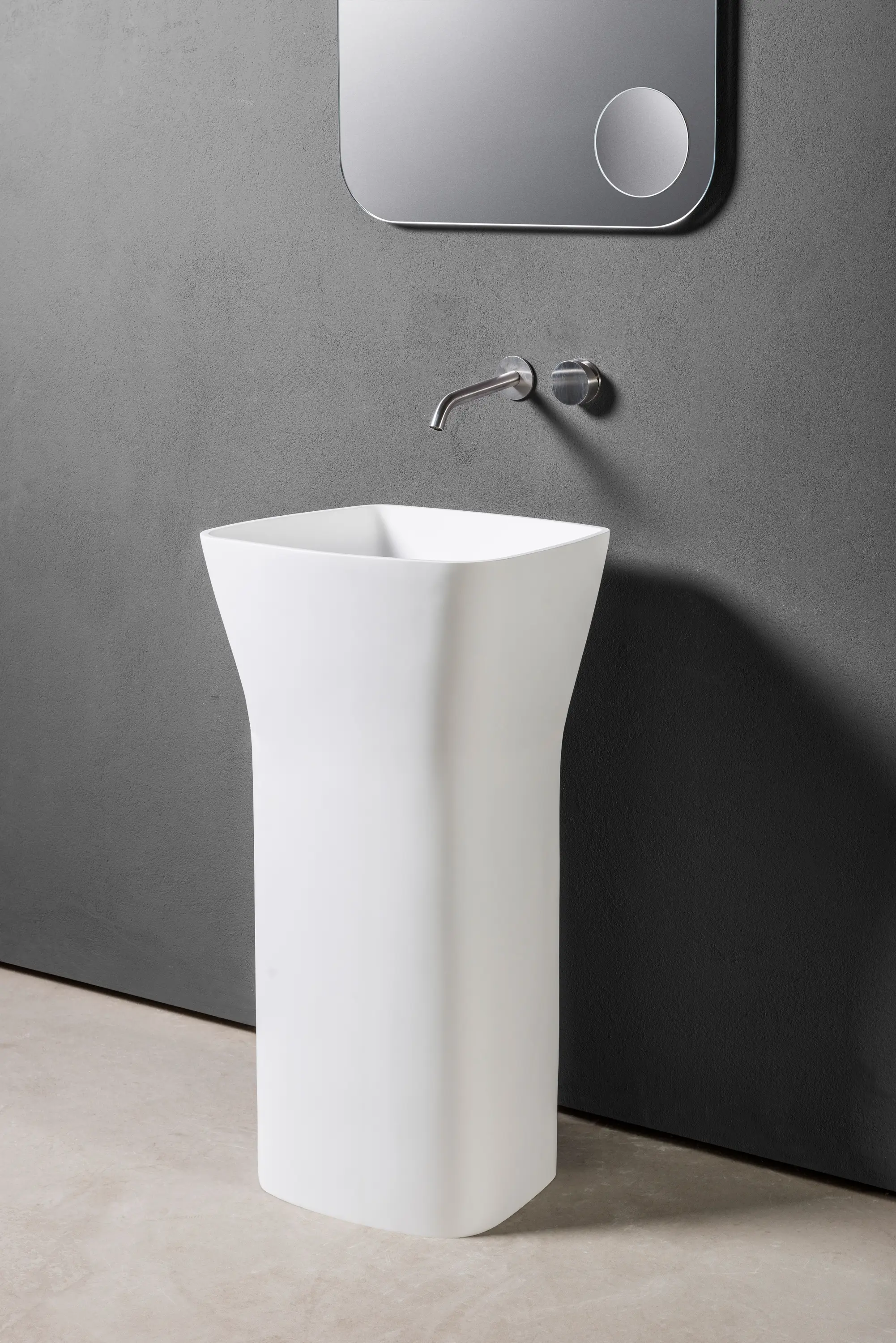 MAKRO - Loop Freestanding