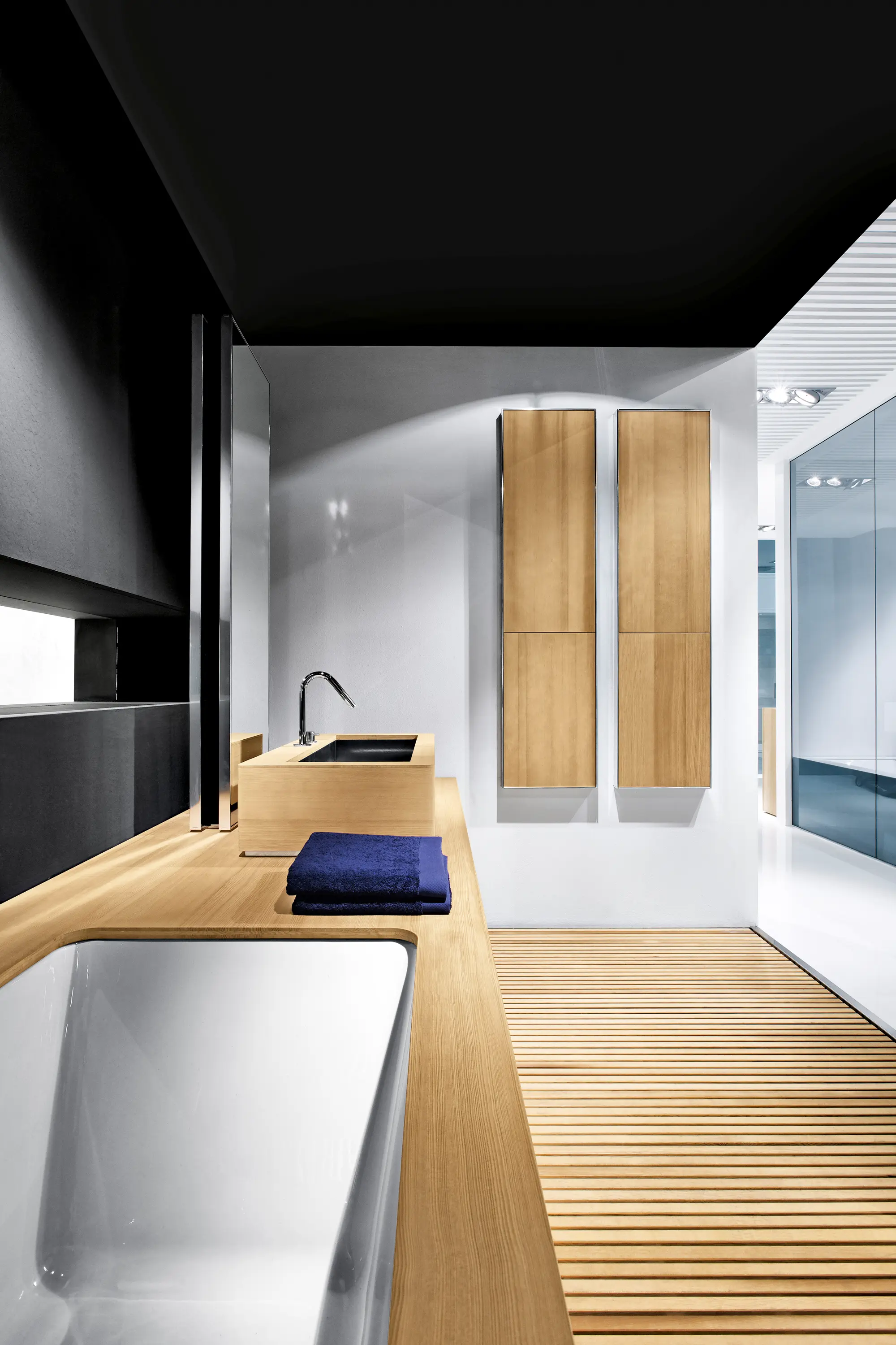 MAKRO - Wall