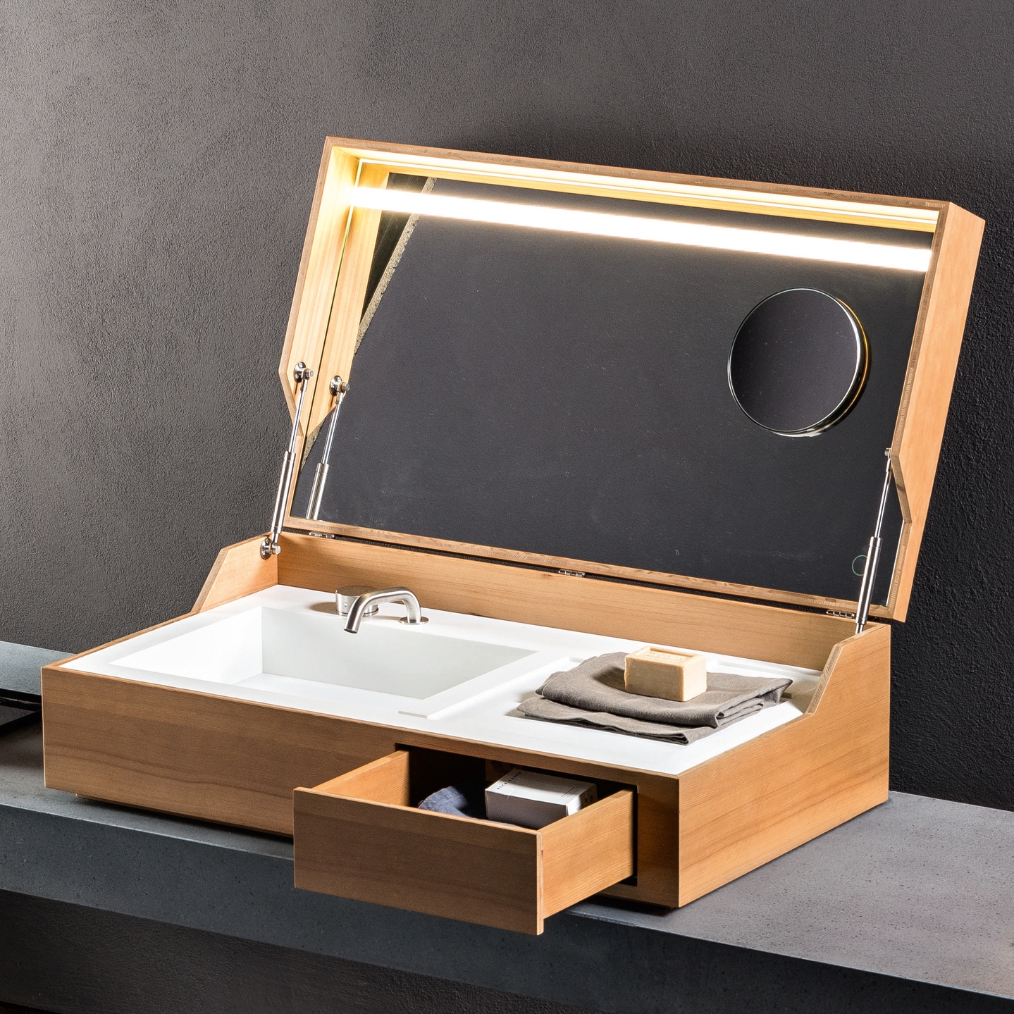 Produkt Hidden des Herstellers MAKRO anzeigen