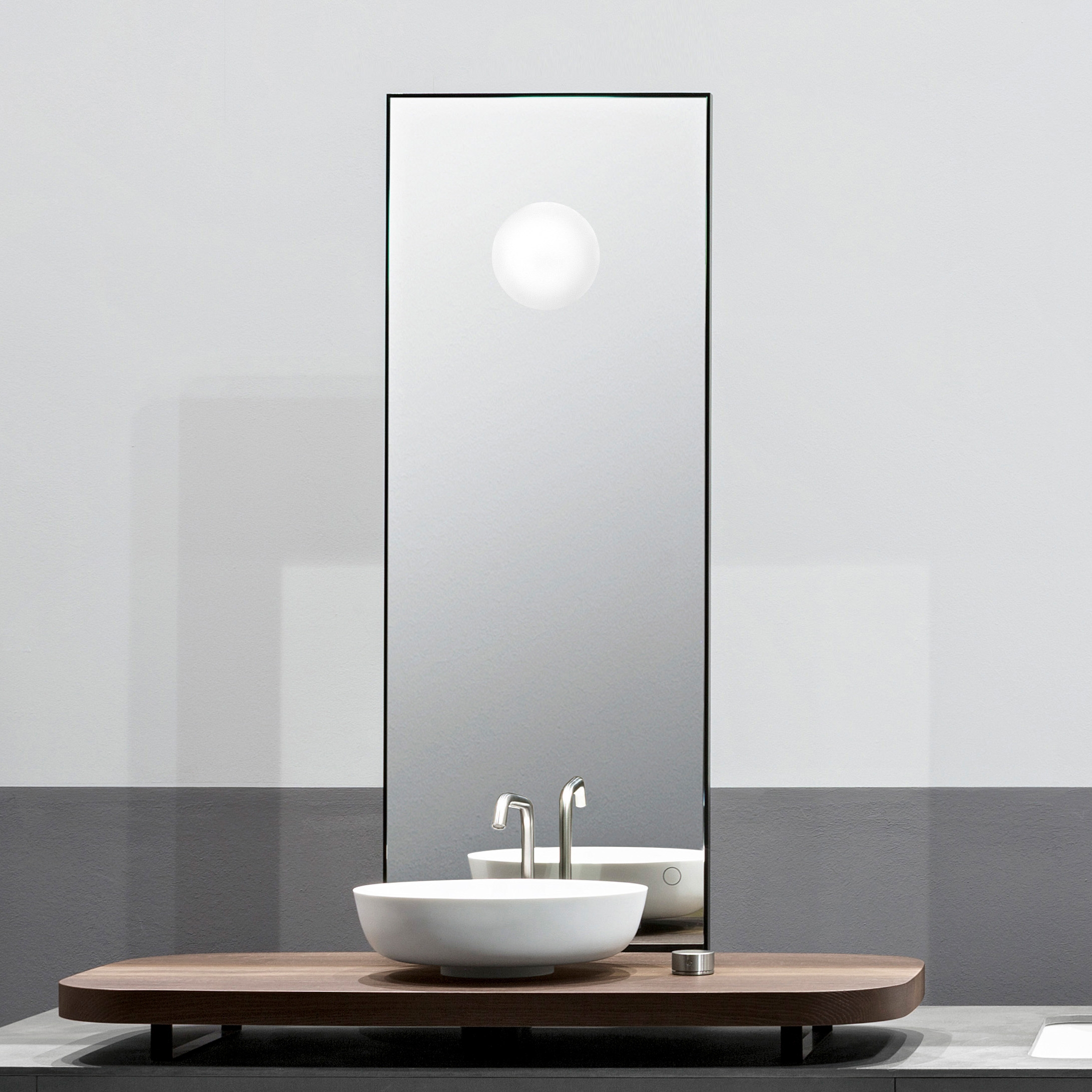 Produkt Manhattan Mirror des Herstellers MAKRO anzeigen