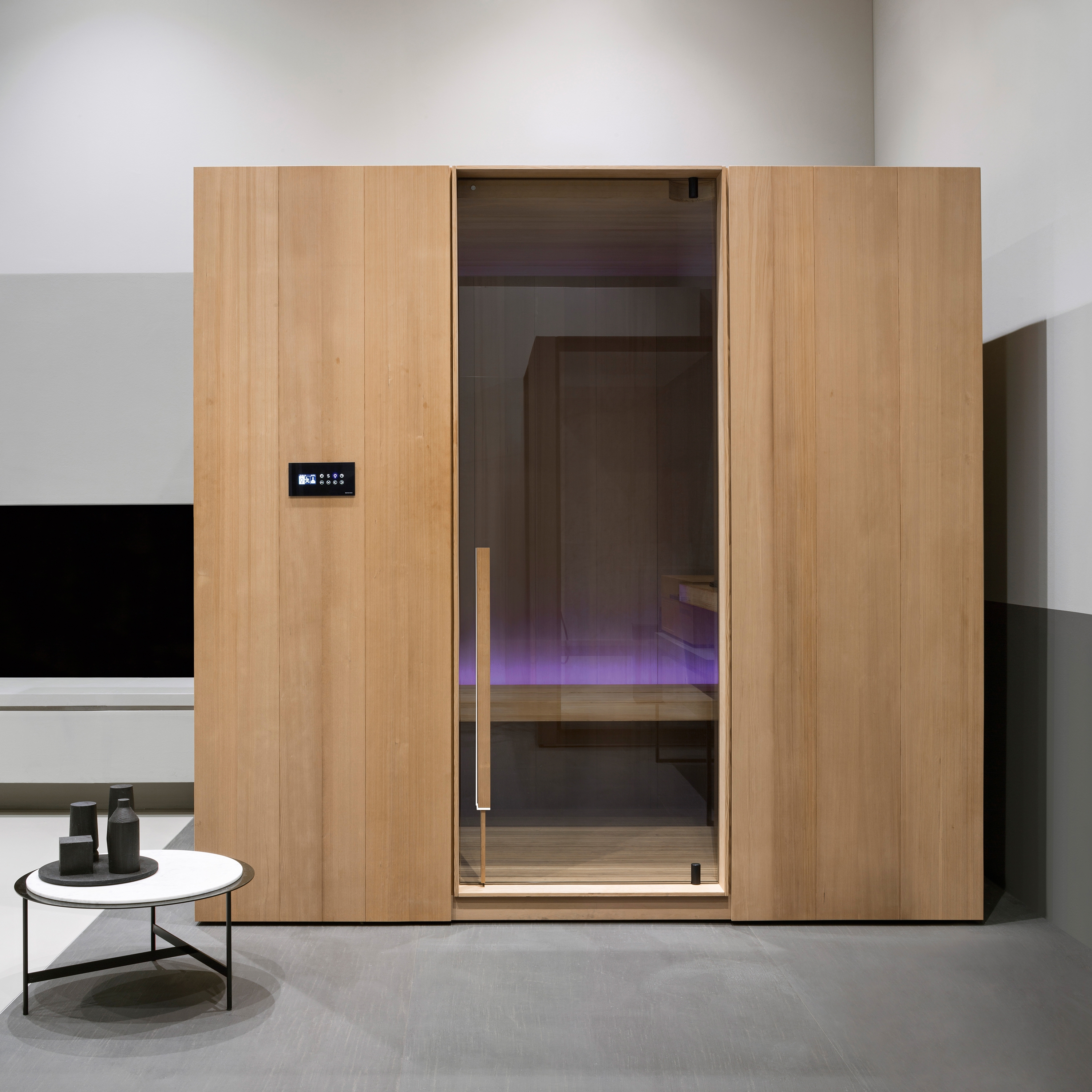 Display product Essence from manufacturer MAKRO