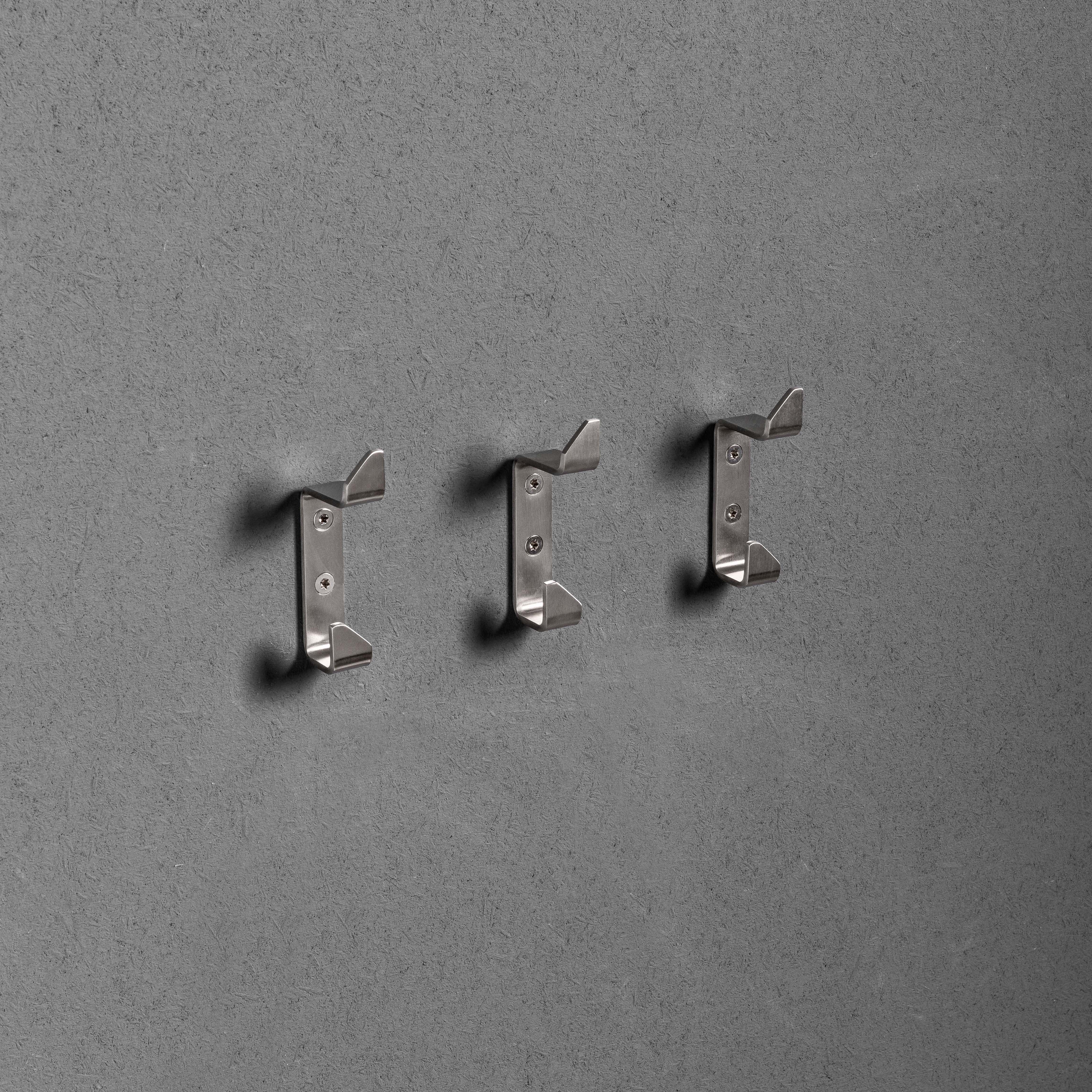 Produkt Twenty Hooks des Herstellers MAKRO anzeigen