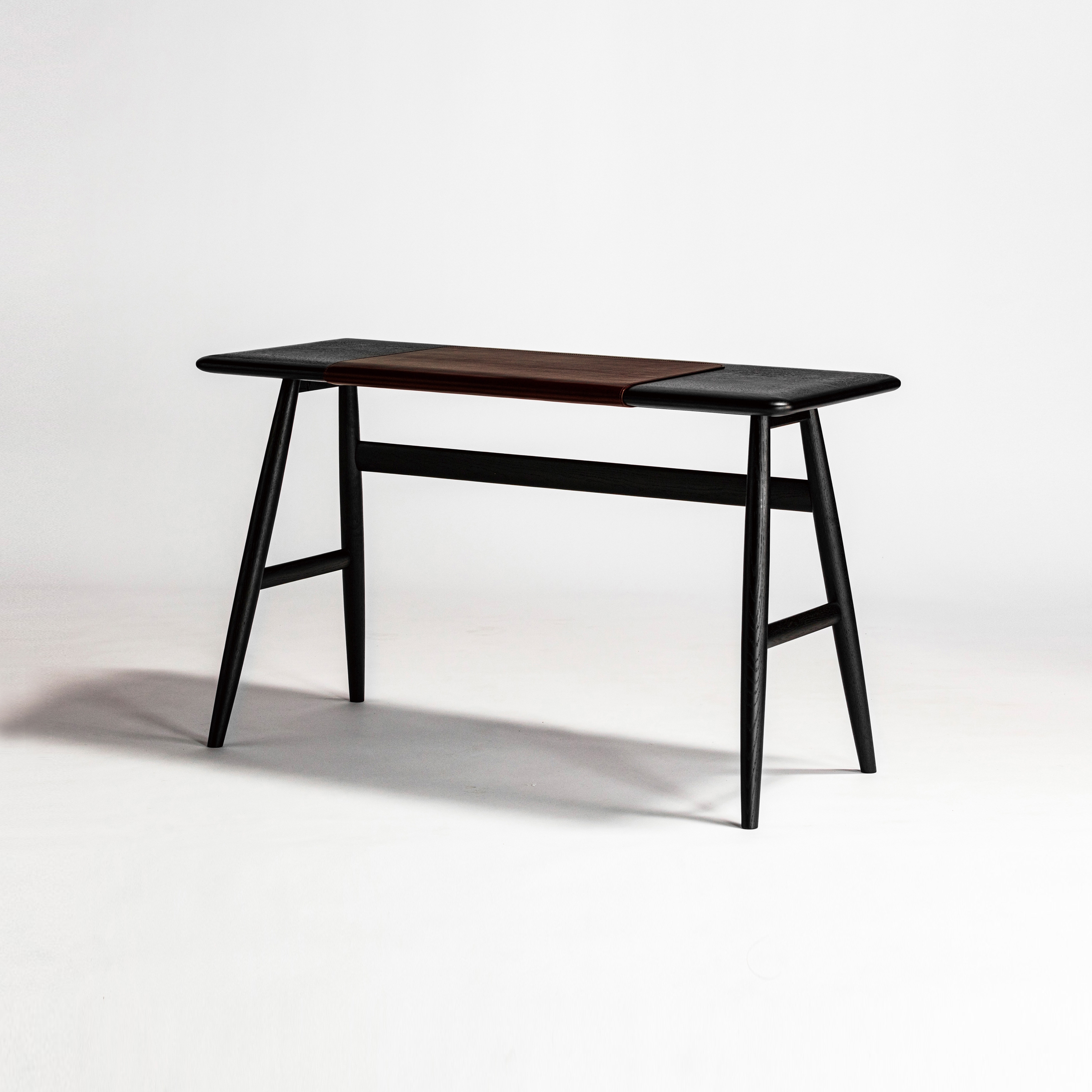 MO BRIDGE | Small Desk