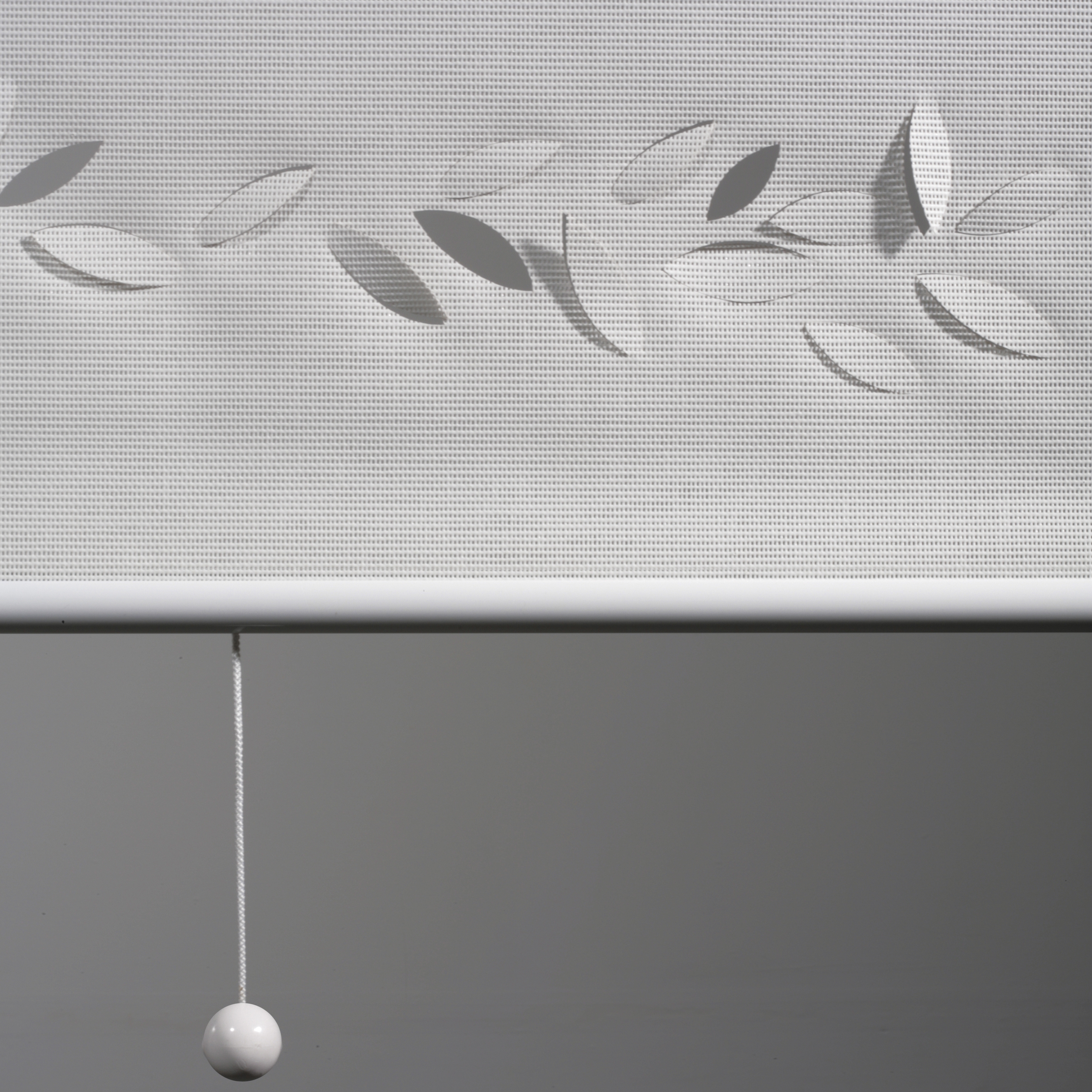 Mostra il prodotto Falling Leaves del produttore Lily Latifi