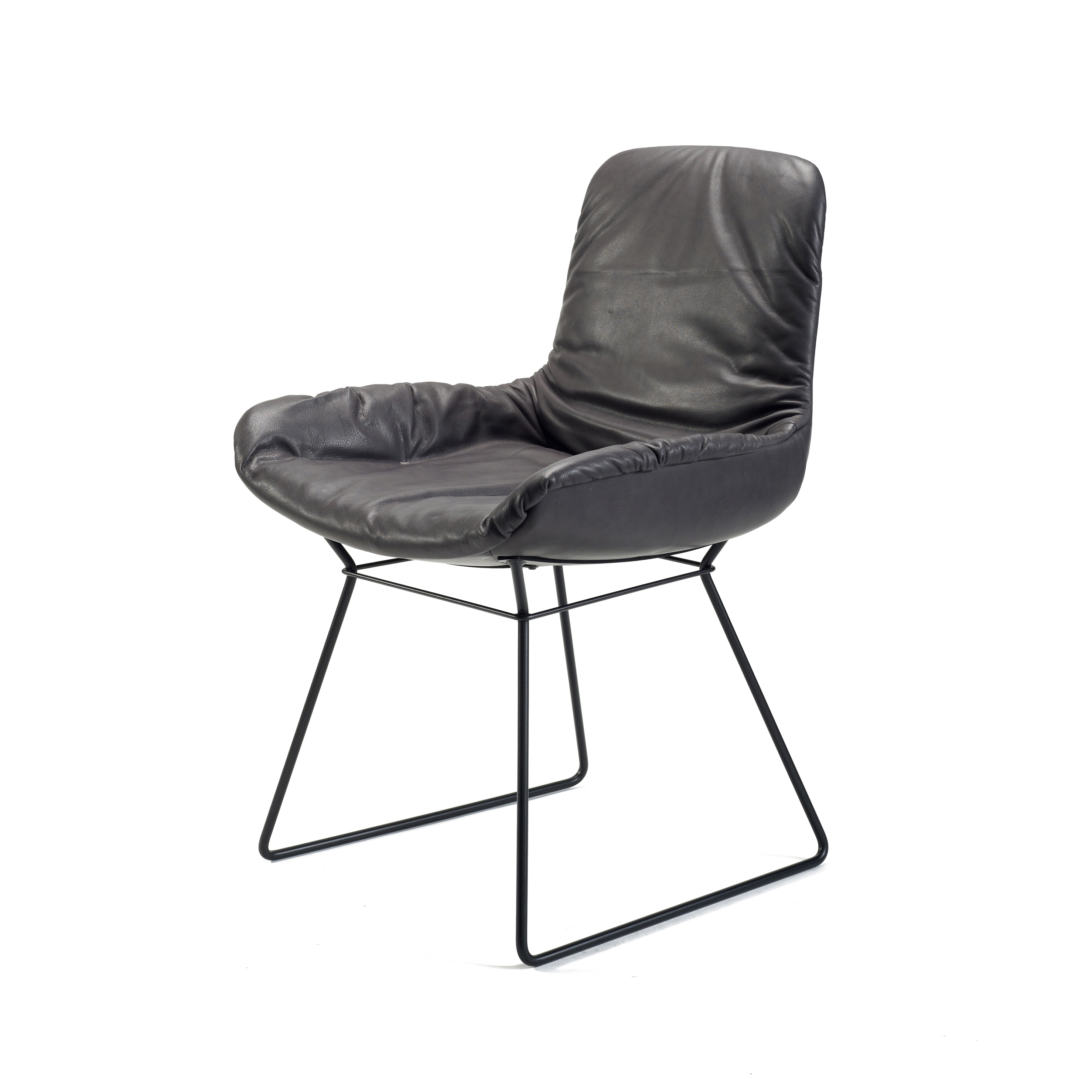 Leya | Armchair Low with wire frame