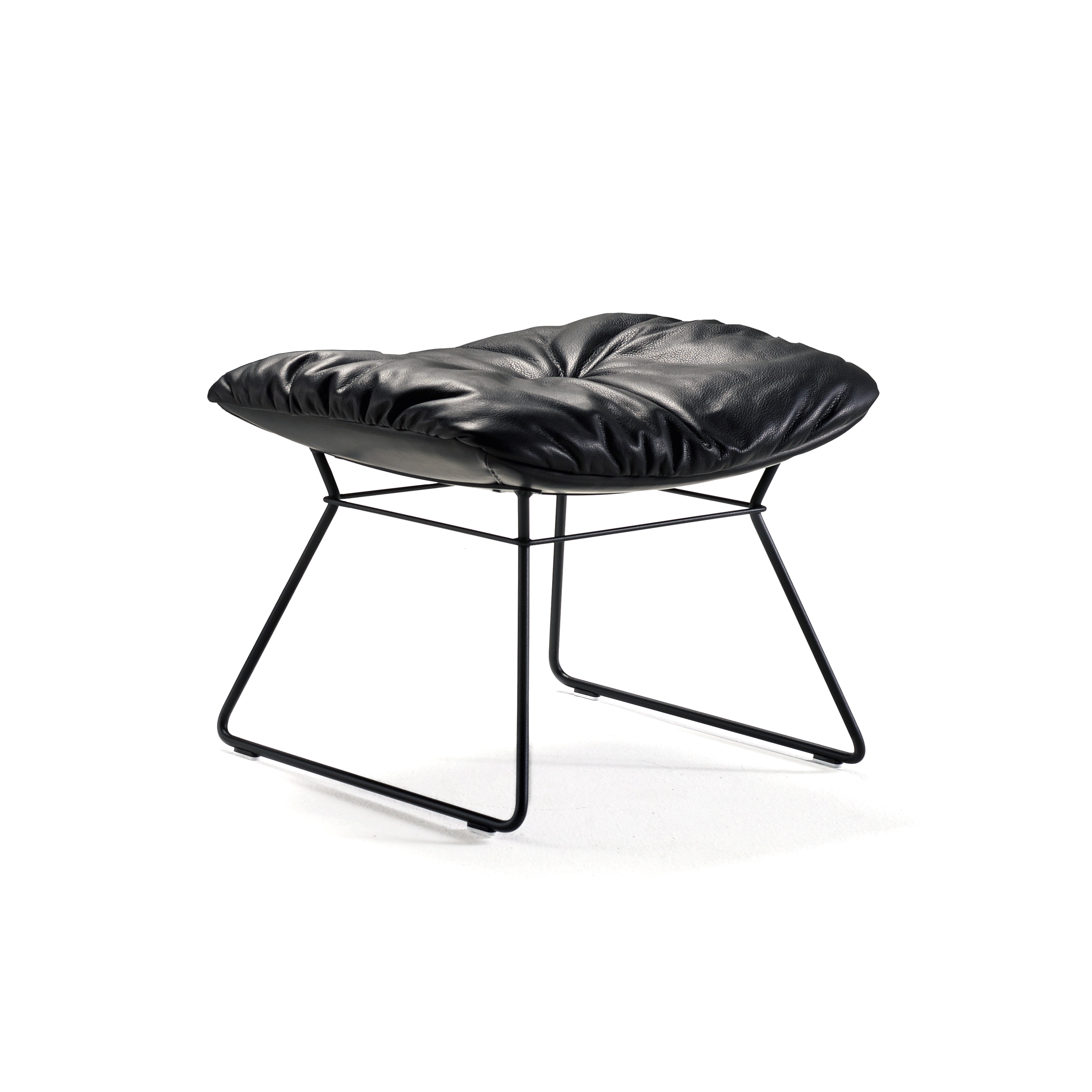 Leya | Ottoman with wire frame