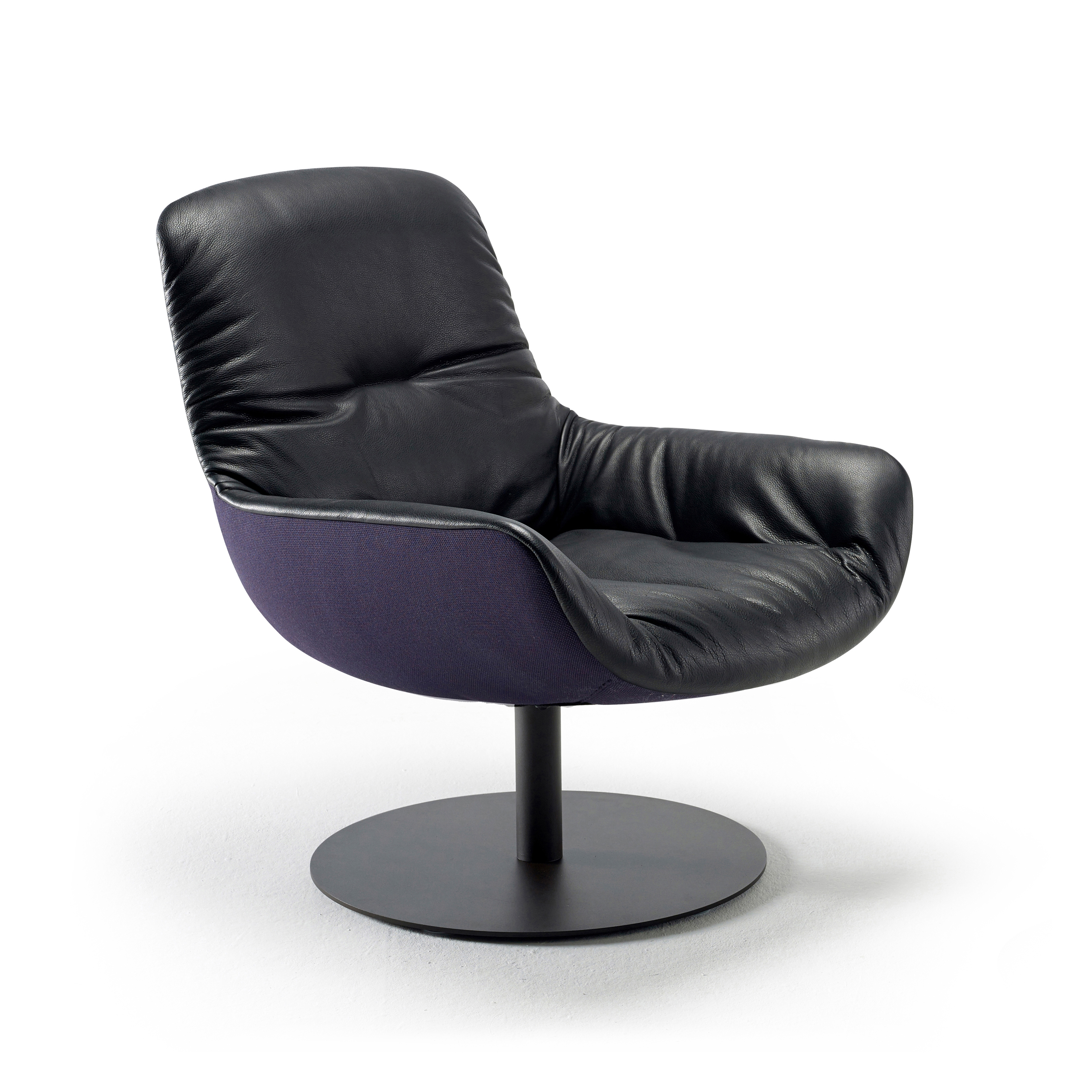 Display product Leya | Lounge Chair with central leg from manufacturer FREIFRAU MANUFAKTUR