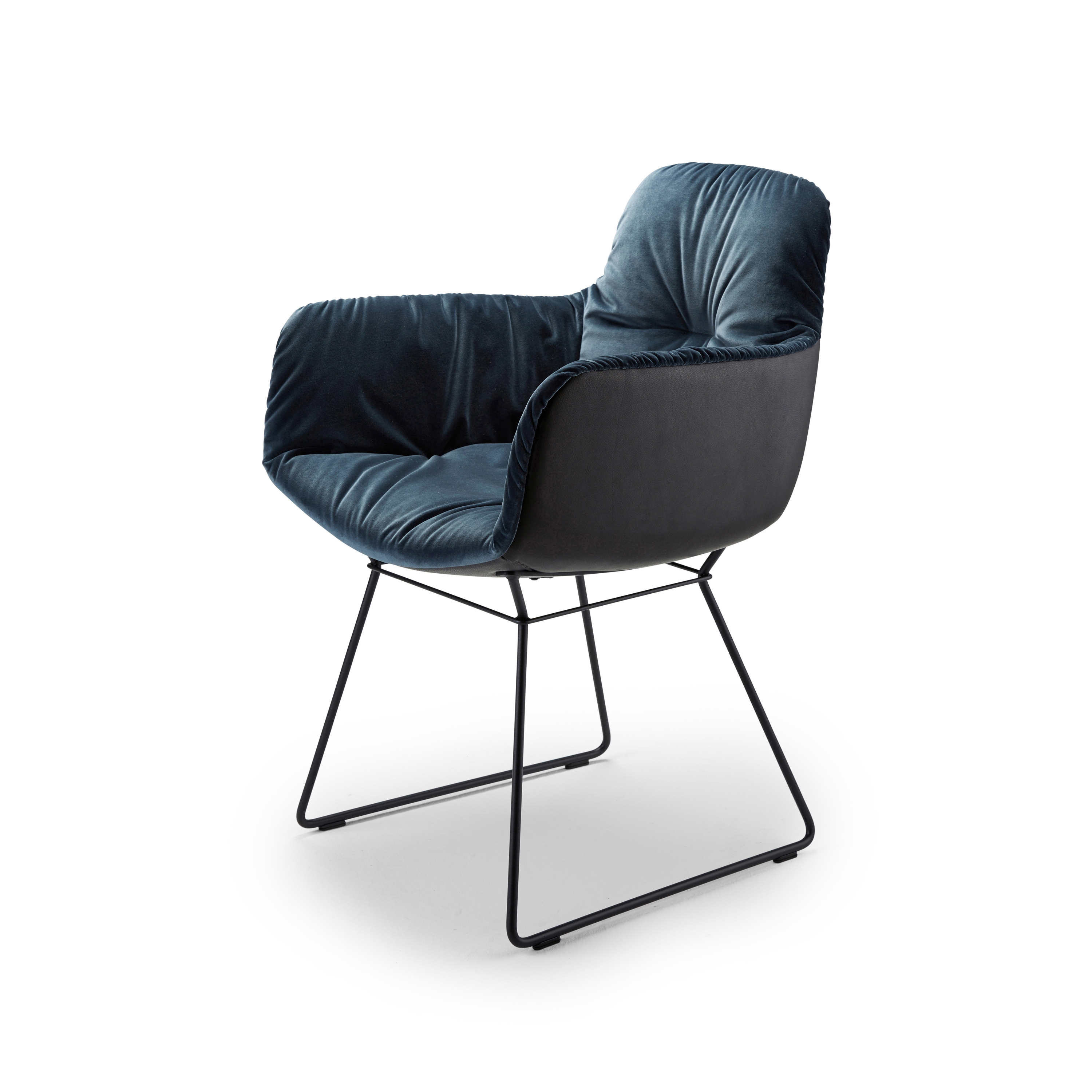 Display product Leya | Armchair High with wire frame from manufacturer FREIFRAU MANUFAKTUR