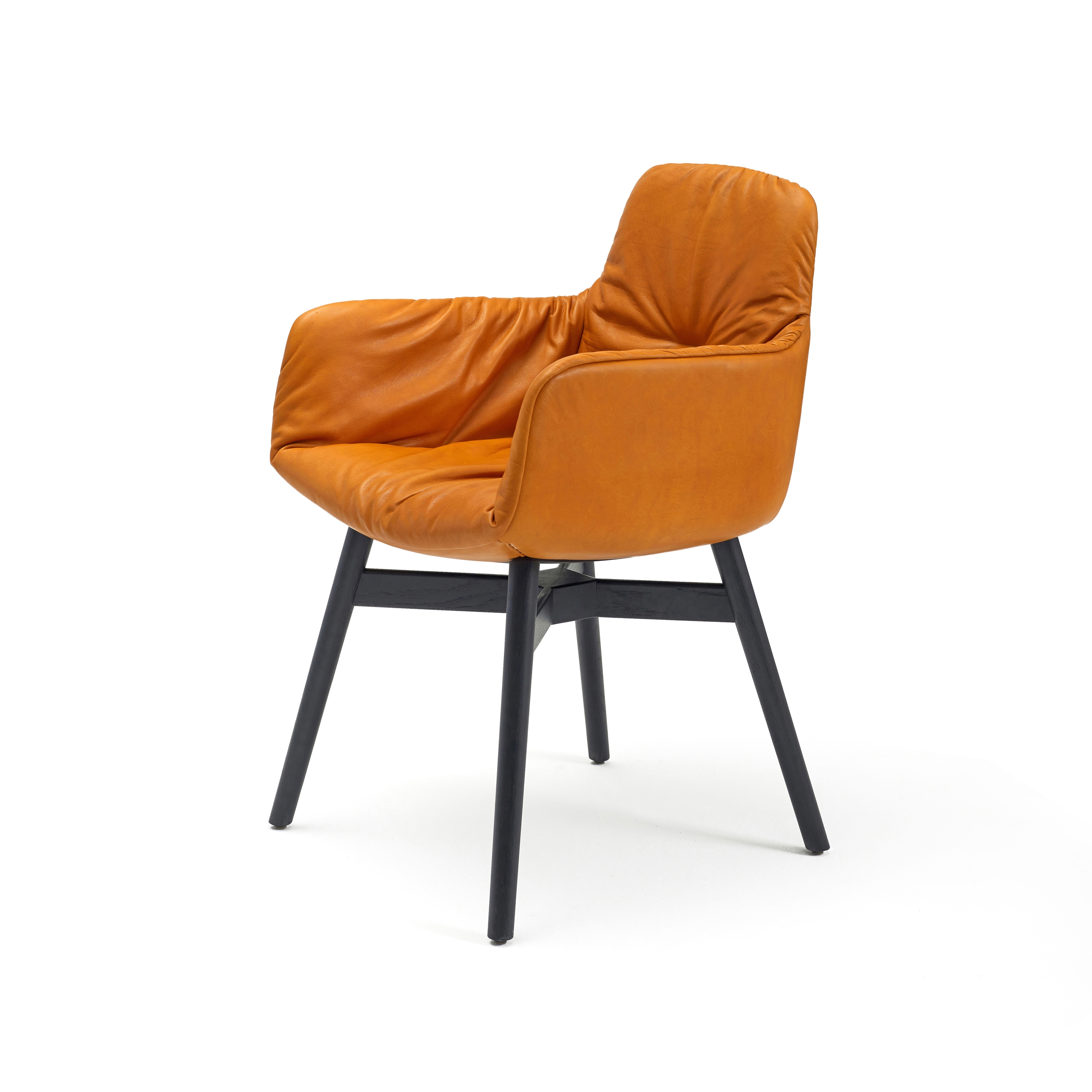 Leya | Armchair High with wooden frame with cross