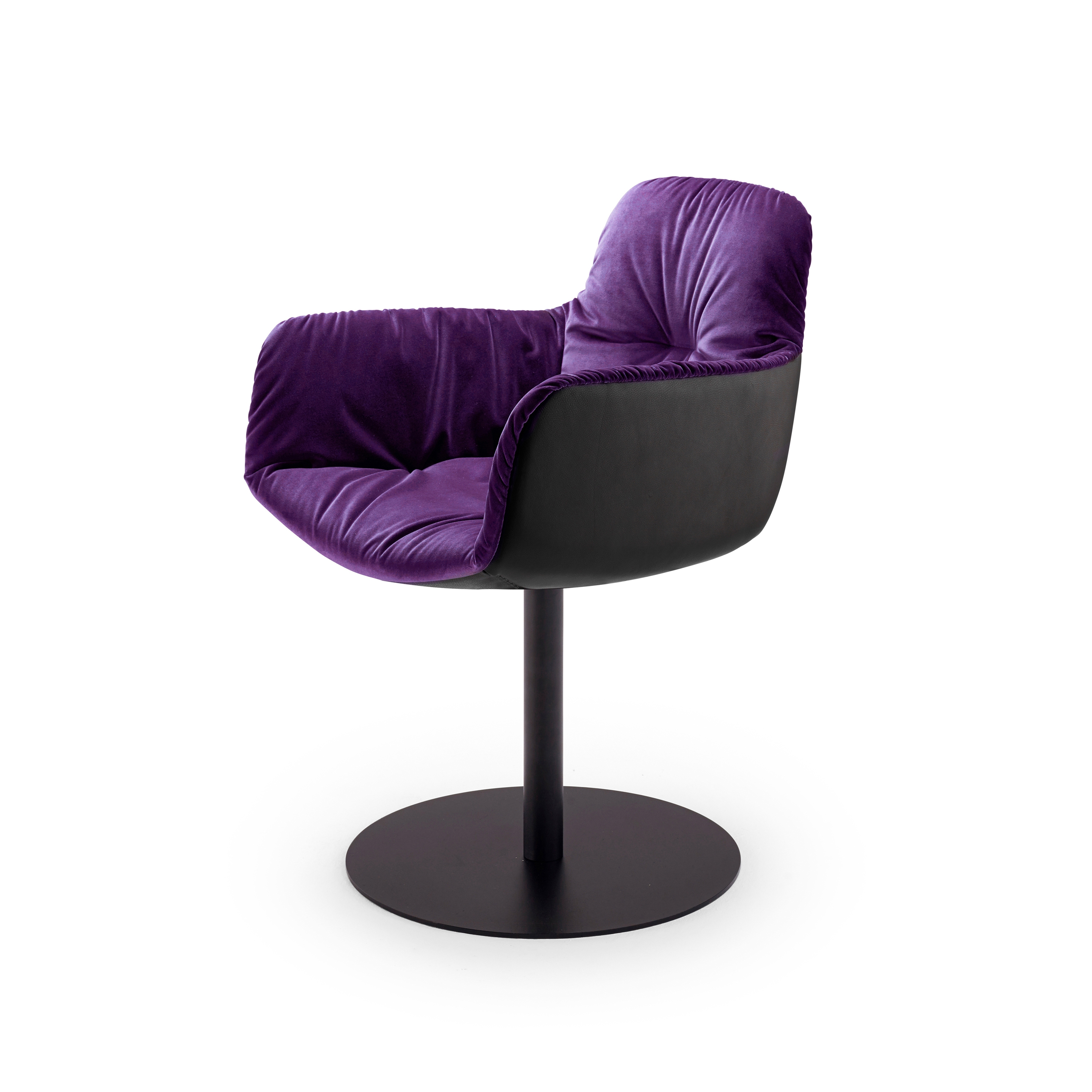 Display product Leya | Armchair High with central leg from manufacturer FREIFRAU MANUFAKTUR