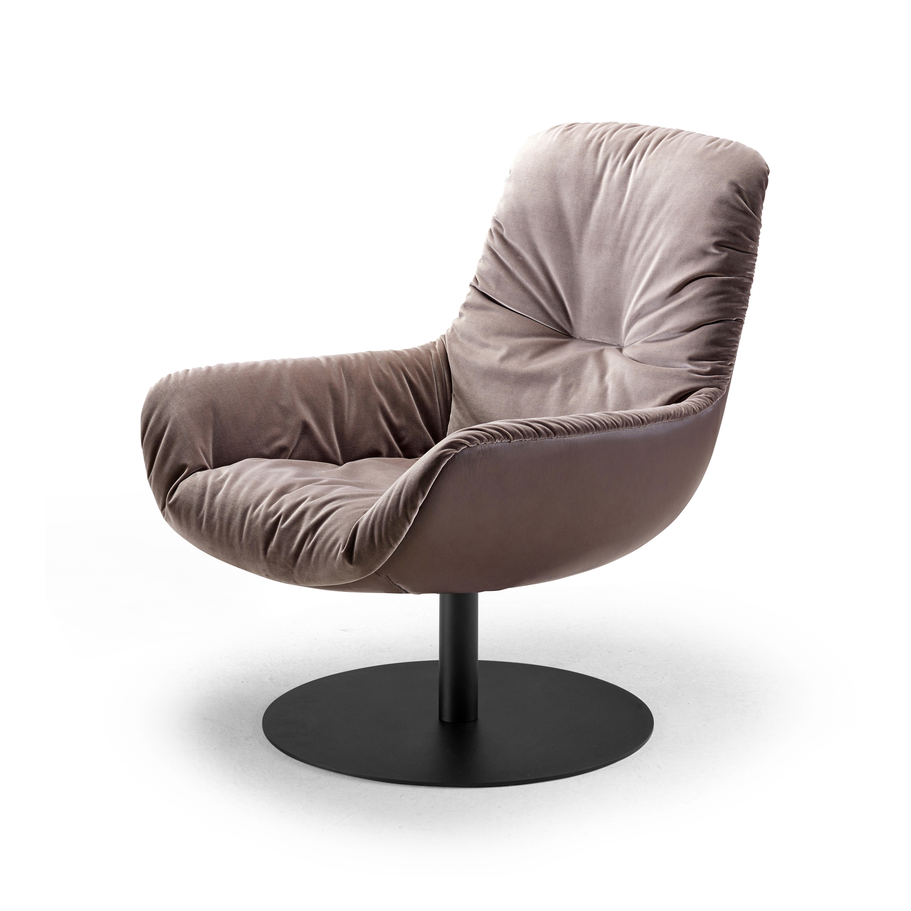 Leya | Lounge Chair with central leg