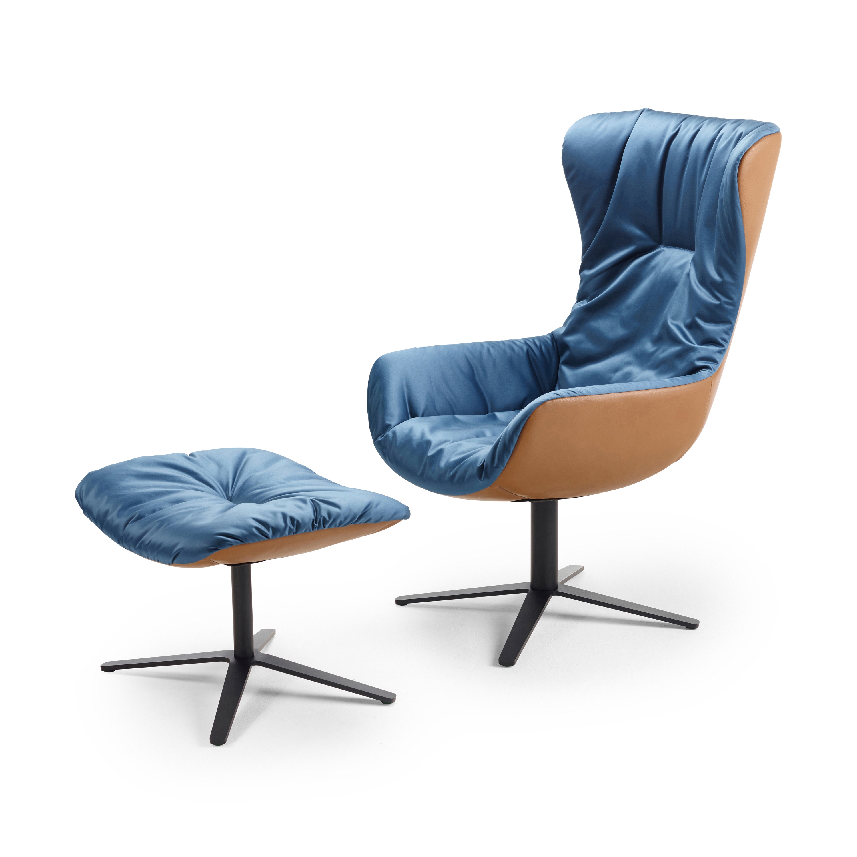 Mostra il prodotto Leya | Wingback Chair with x-base frame & Ottoman del produttore FREIFRAU MANUFAKTUR