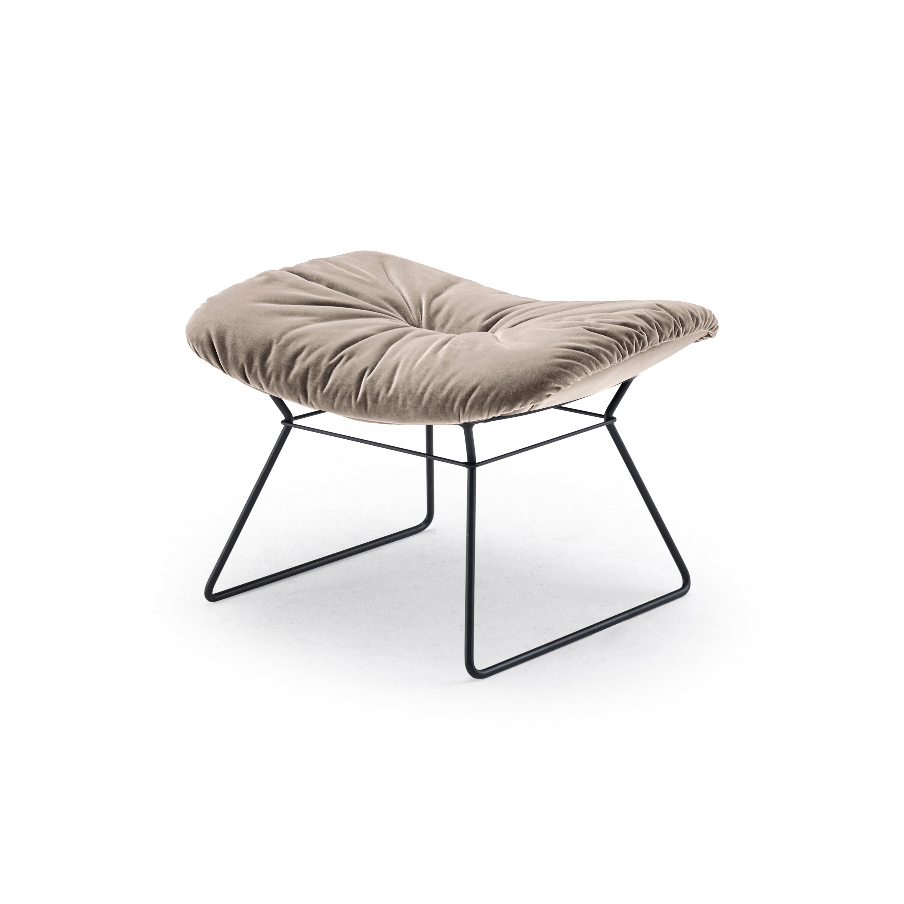 Leya | Ottoman with wire frame