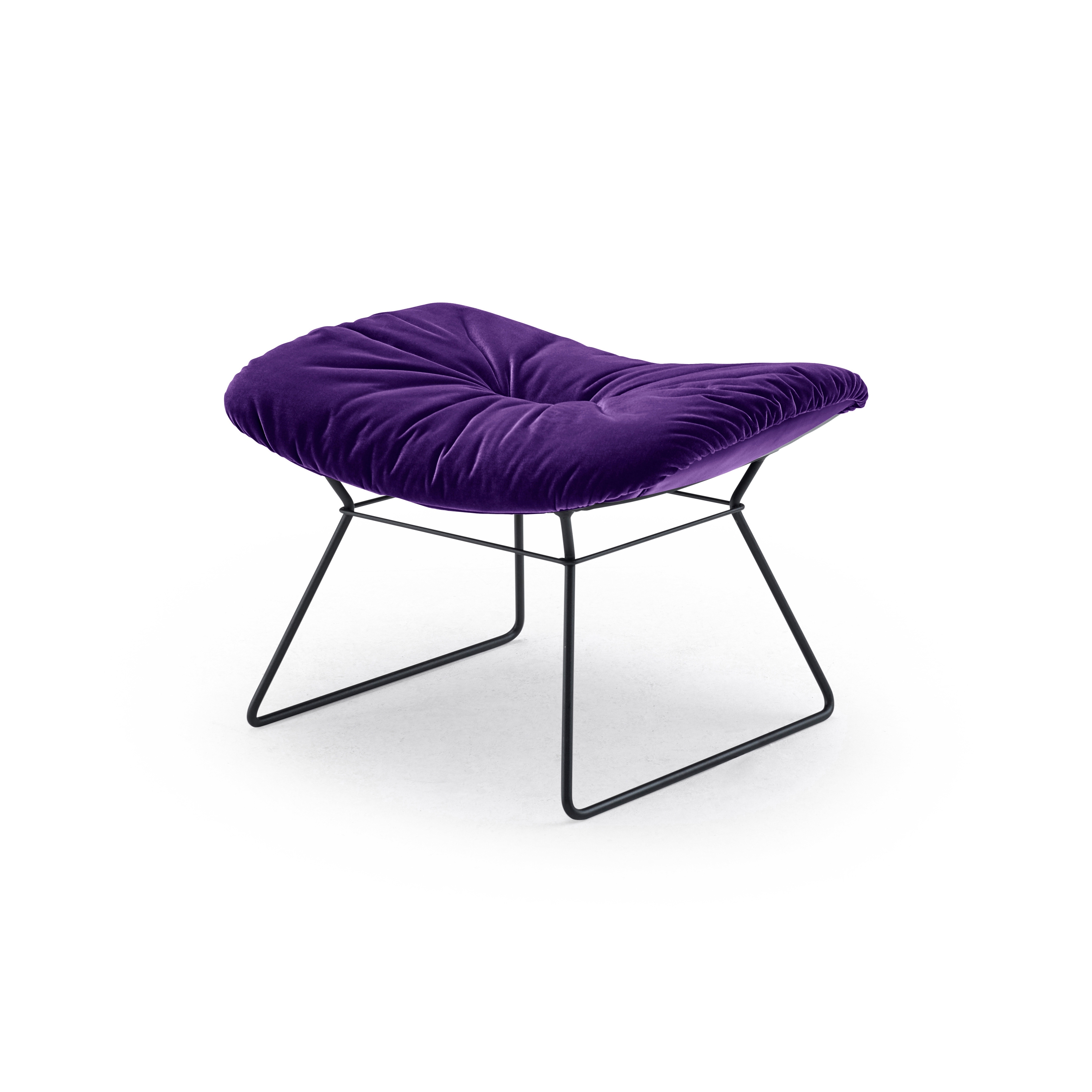 Leya | Ottoman with wire frame