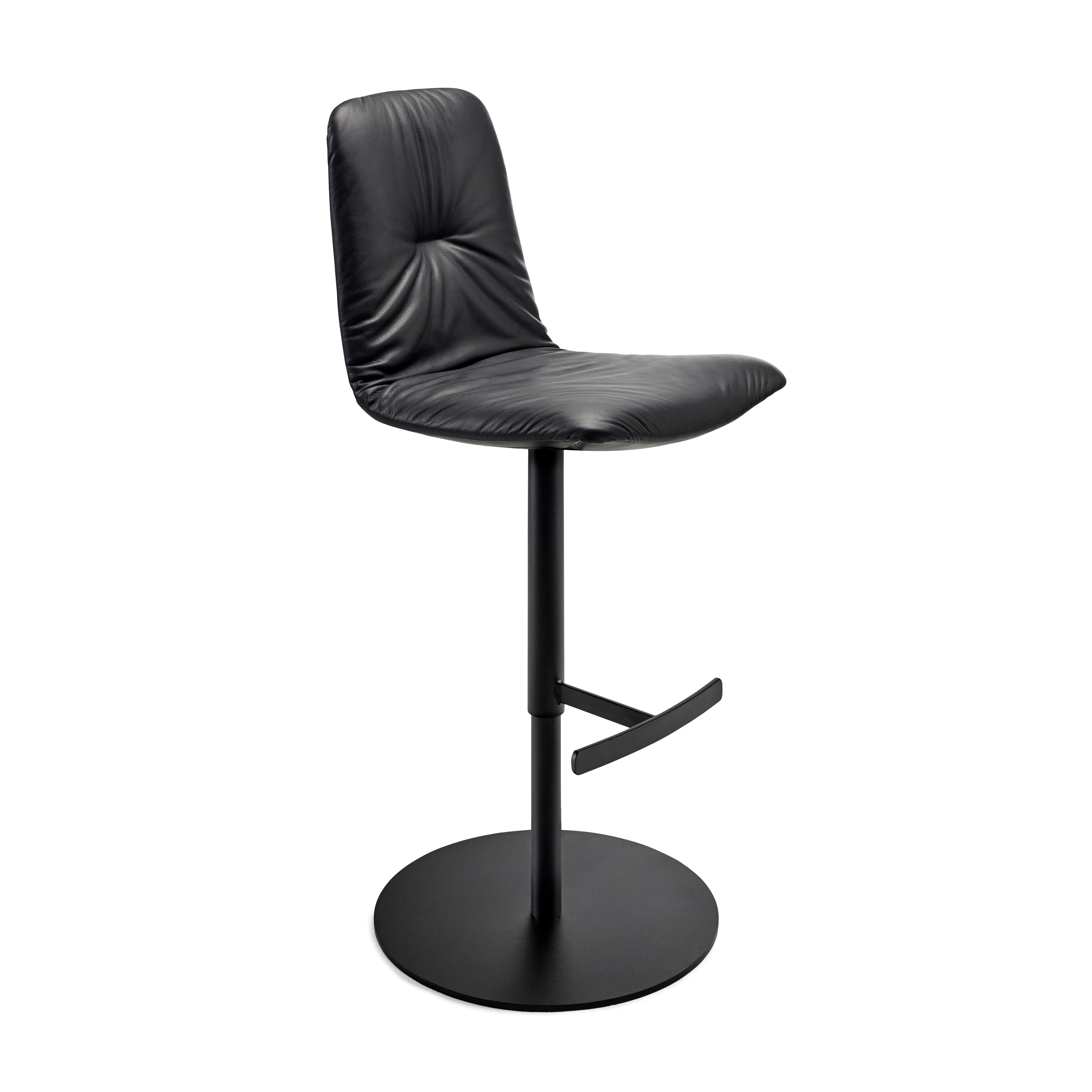 Mostra il prodotto Leya | Bar Chair with column foot del produttore FREIFRAU MANUFAKTUR