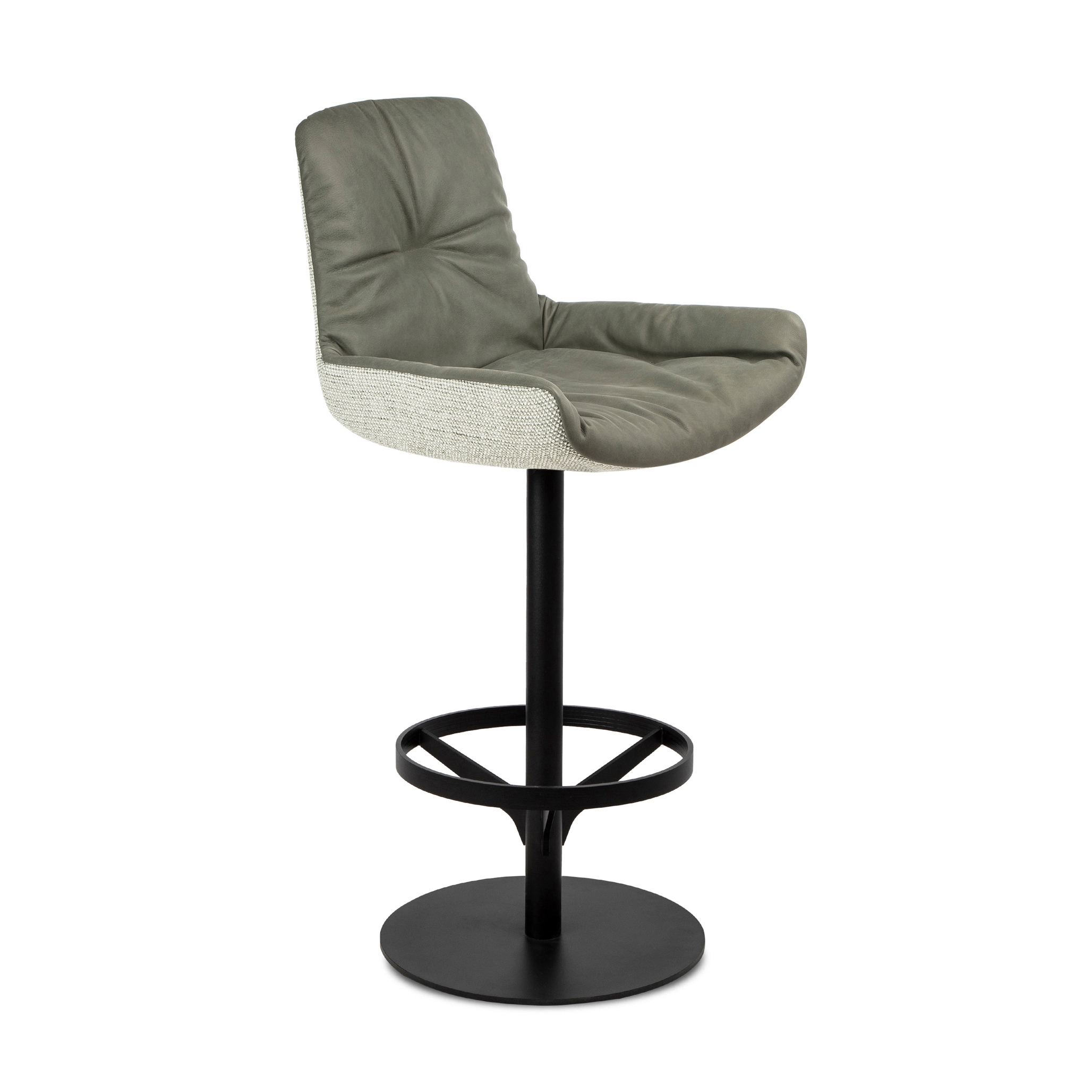 Display product Leya | Counter Armchair Low with central leg from manufacturer FREIFRAU MANUFAKTUR