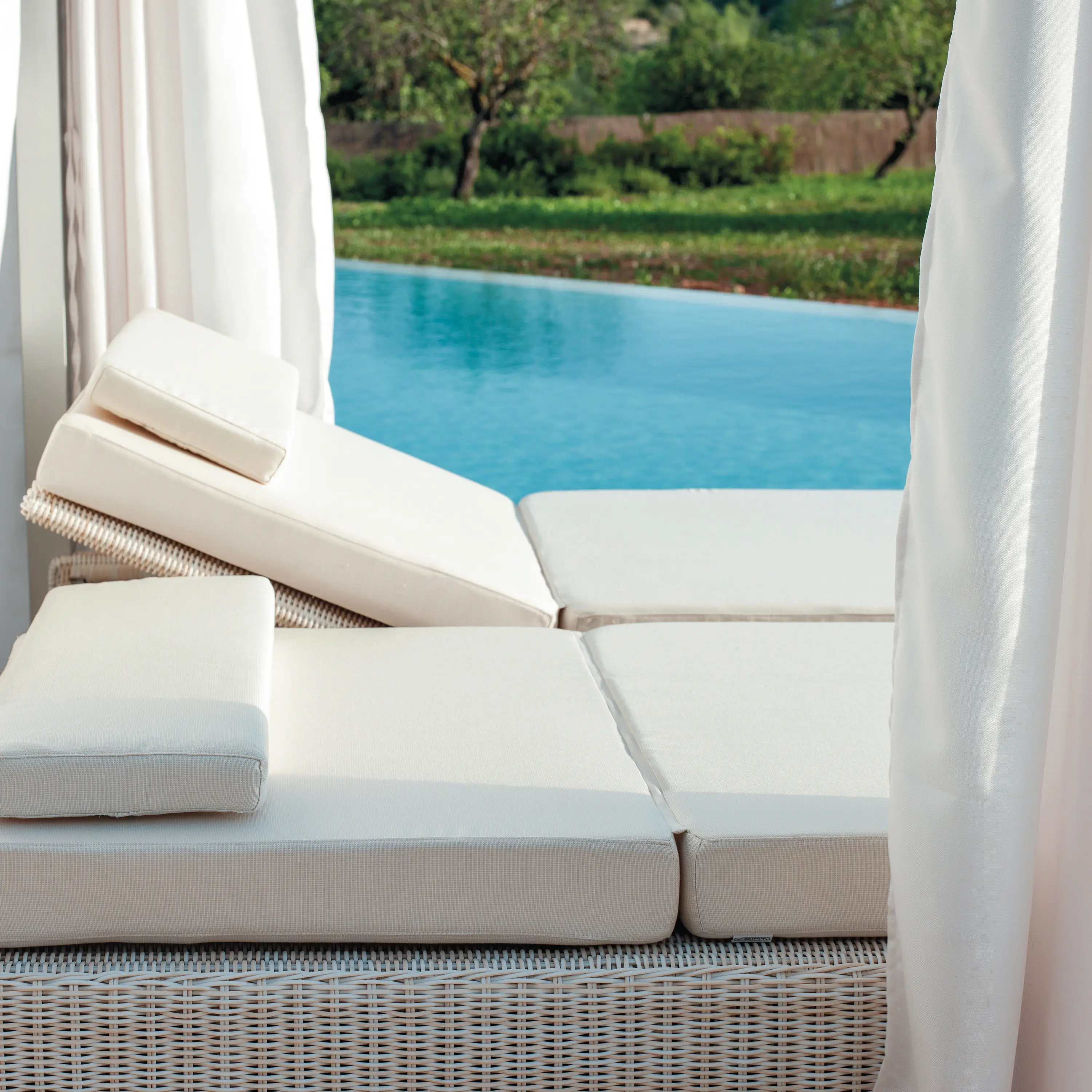 Point - Sunset | Double Sun Bed With Curtains