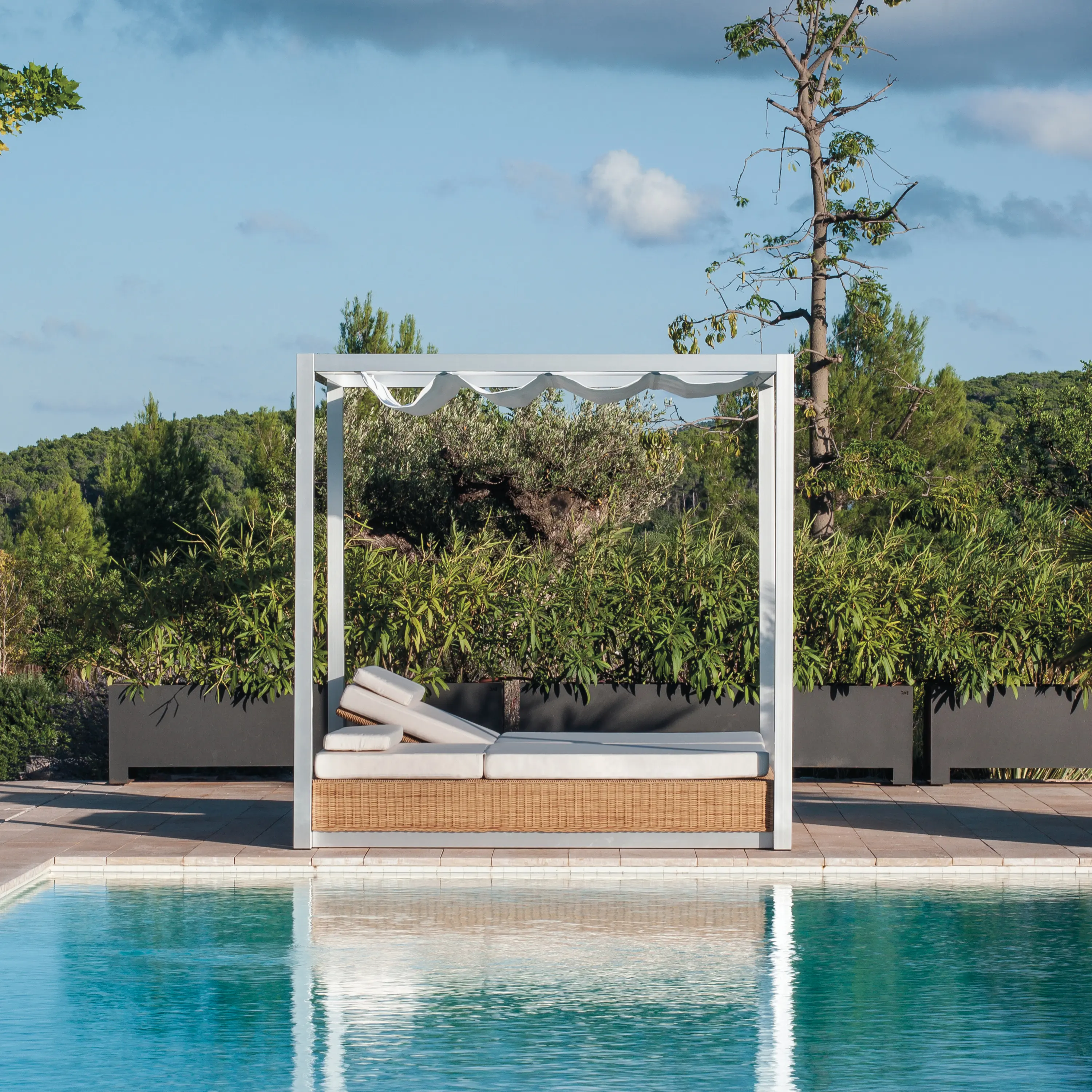 Point - Sunset | Double Sun Bed With Curtains