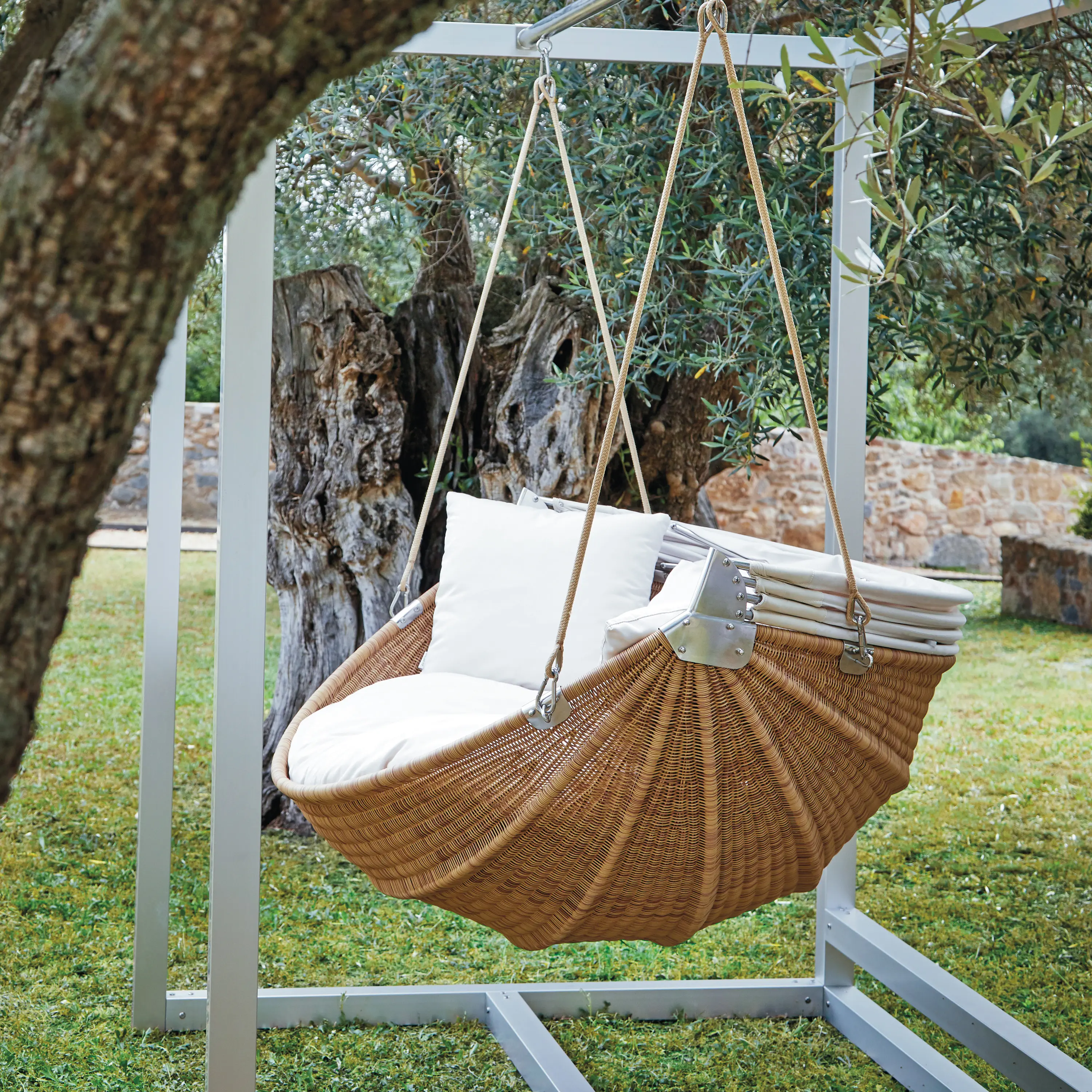 Point - Armadillo | Swing With Base
