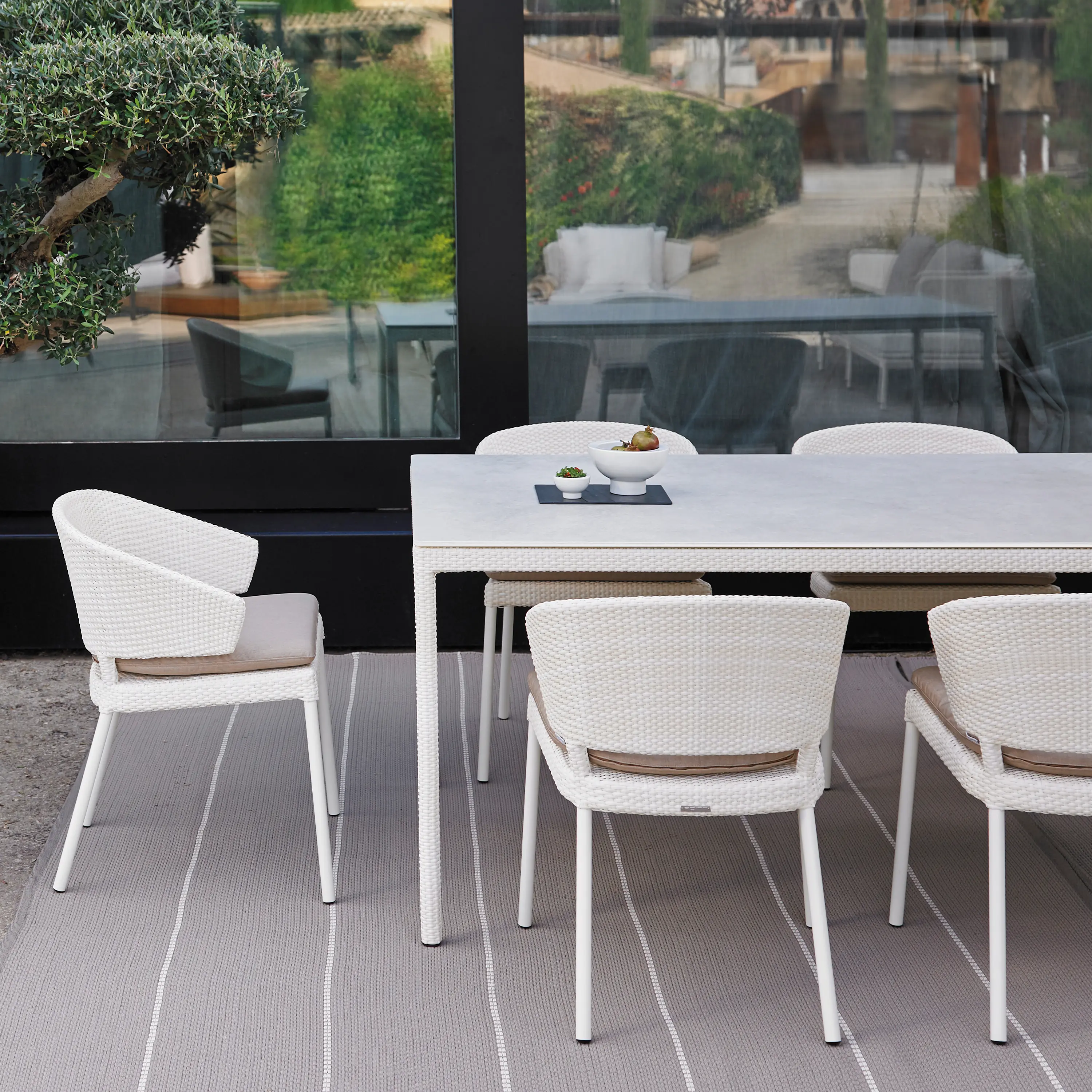 Point - Fennec | Dining Table