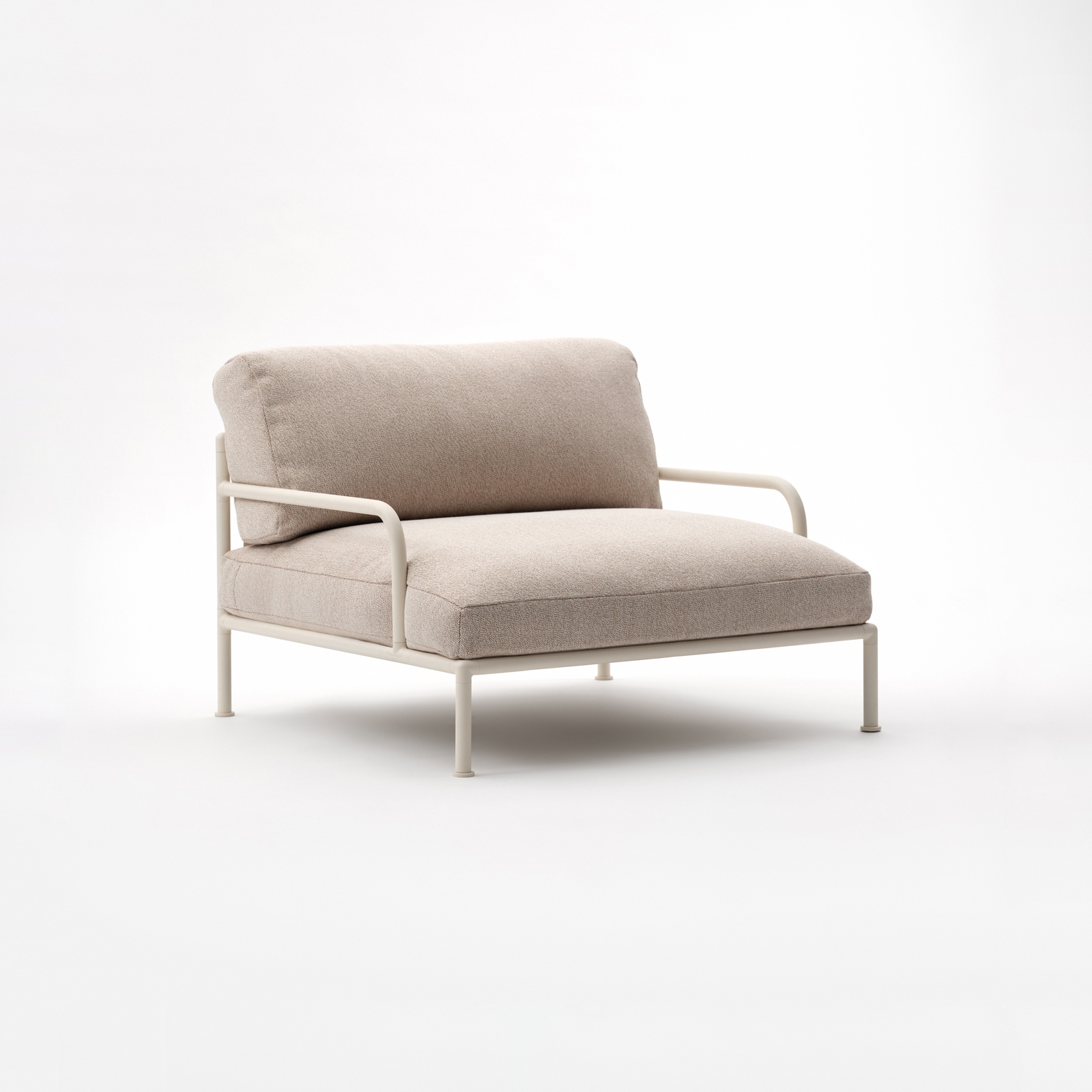 Display product Roè Armchair with armrests from manufacturer Fast