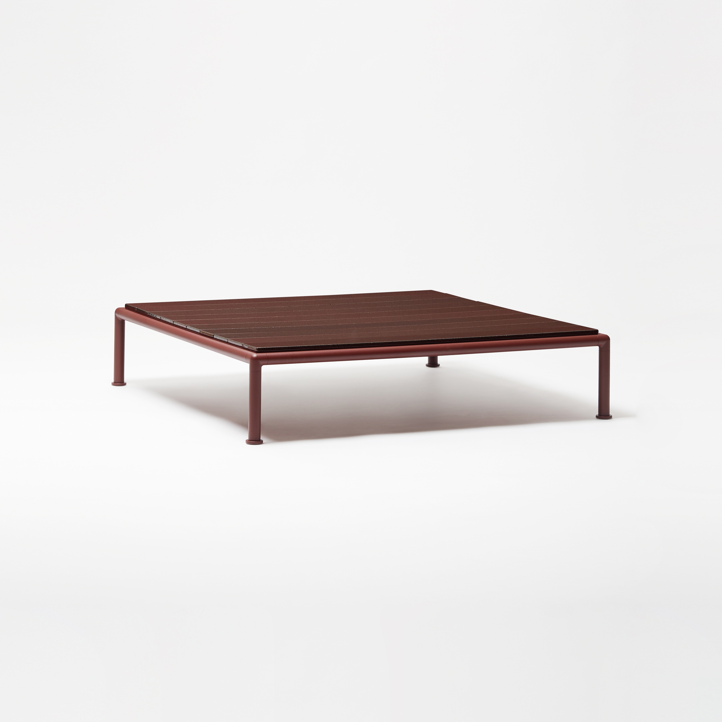 Display product Roè low square table from manufacturer Fast