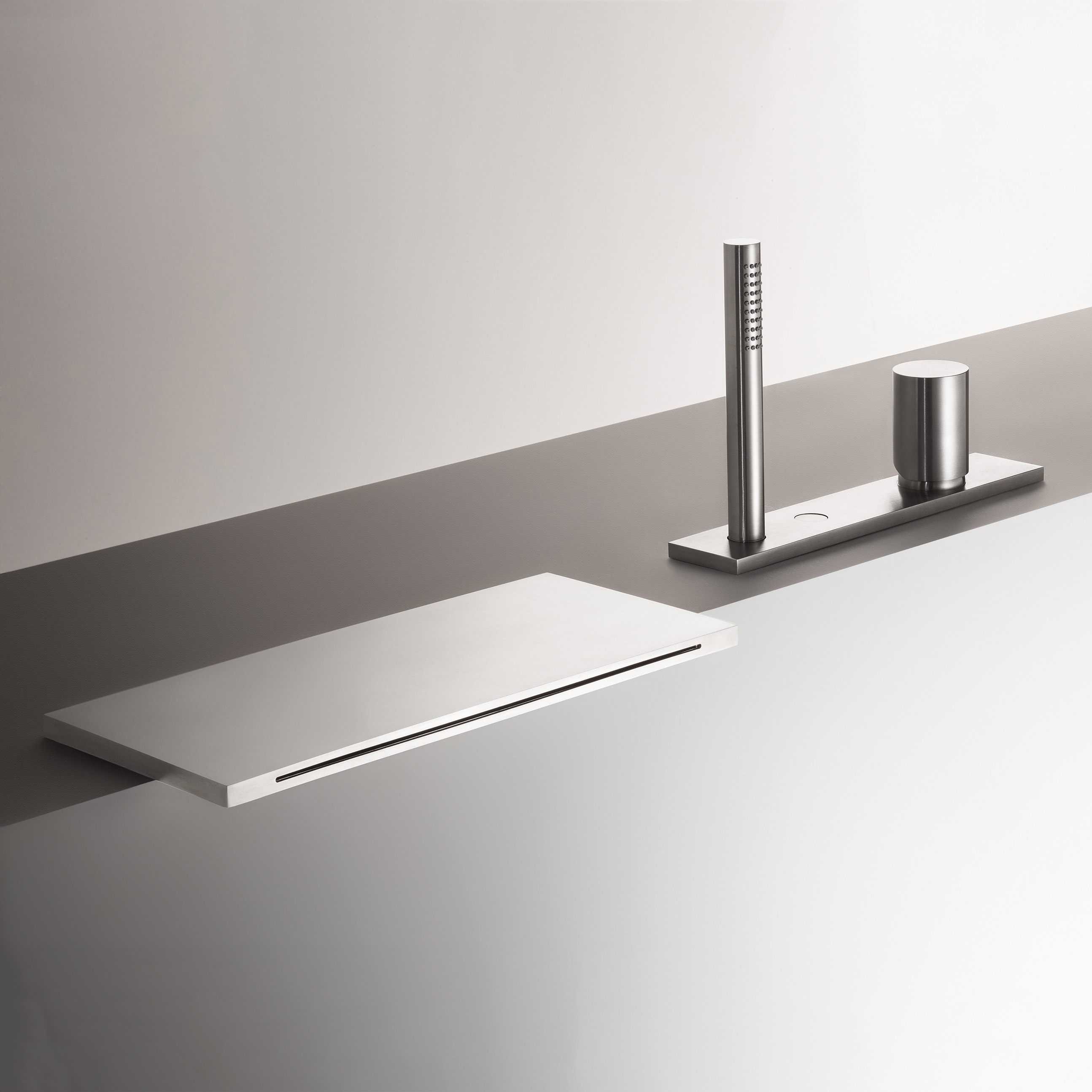 Display product Milano | Deck-mount bathtub mixer from manufacturer Fantini
