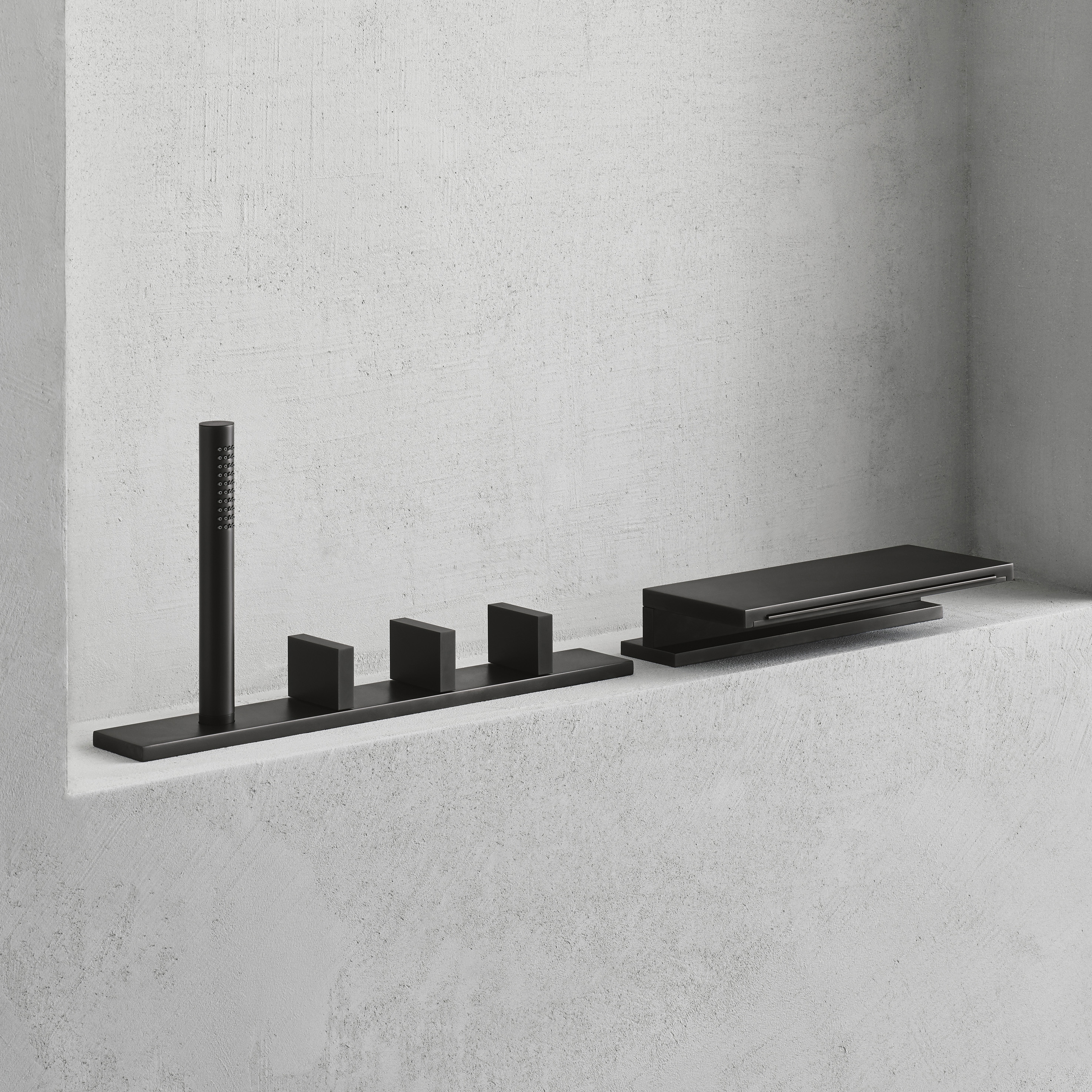 Display product AK/25 Aboutwater Boffi e Fantini | Deck-mount bathtub mixer and spout from manufacturer Fantini