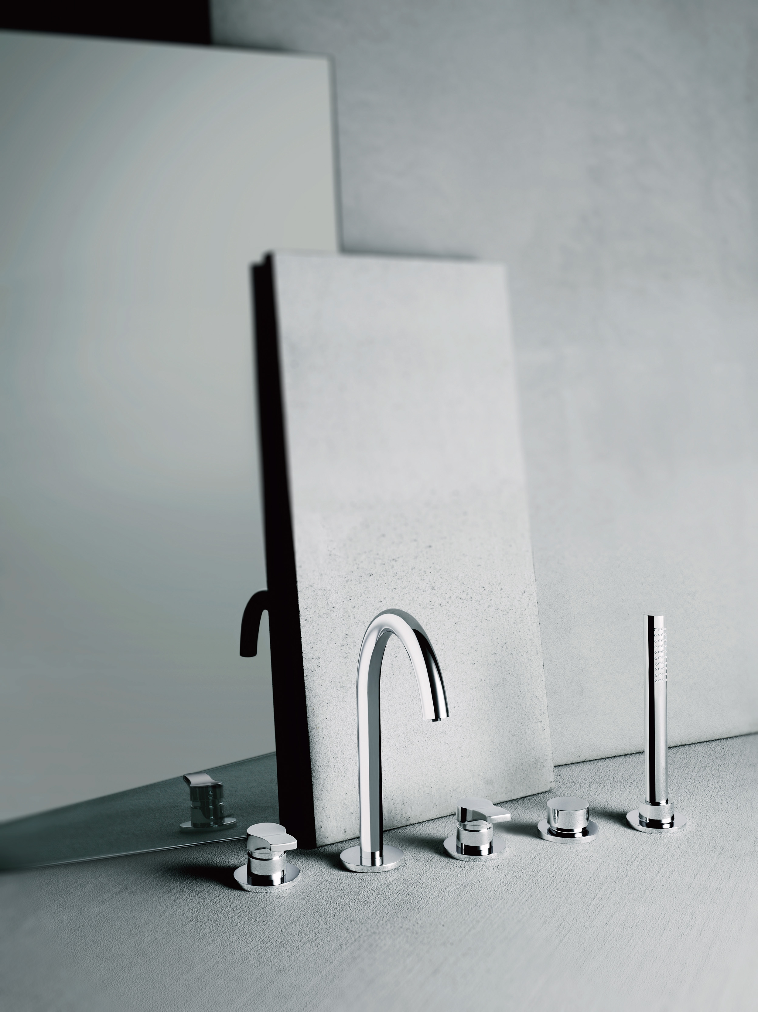 Afficher le produit AL/23 Aboutwater Boffi e Fantini | Mélangeur bain-douche sur gorge du fabricant Fantini