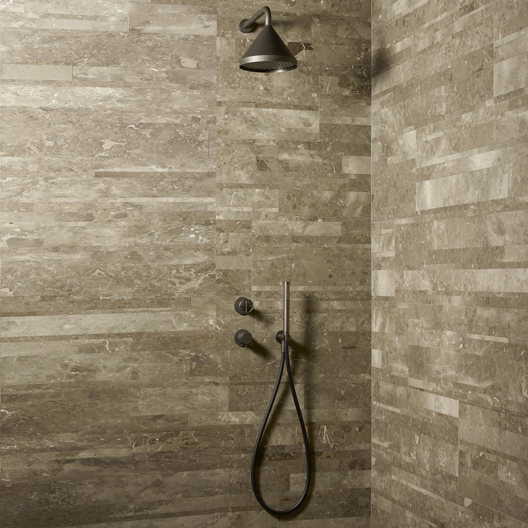 Afficher le produit Fontane Bianche Salvatori + Fantini | Pomme de douche multifonction Dream du fabricant Fantini