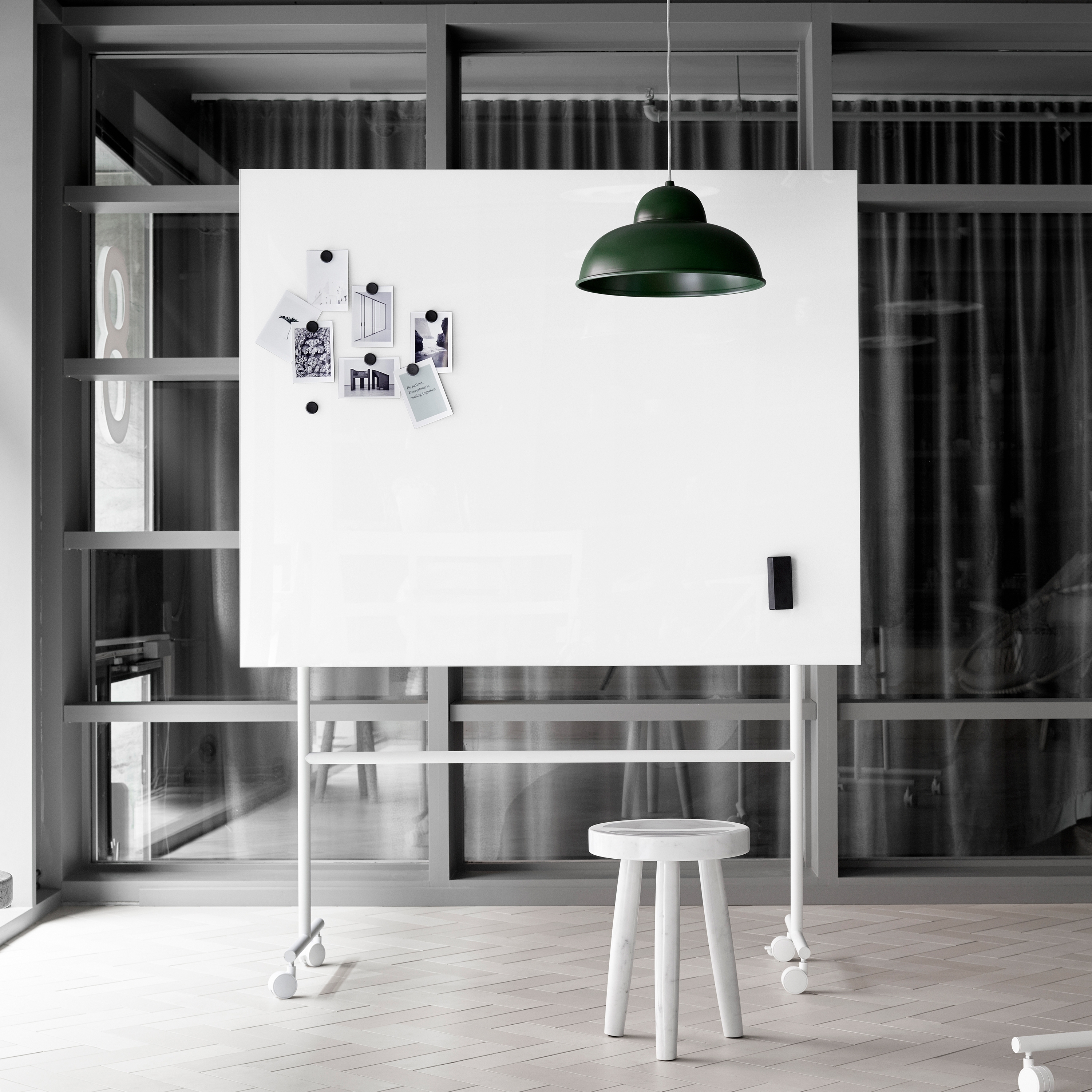 Vertoon produk Mono mobile glass board van vervaardiger Lintex