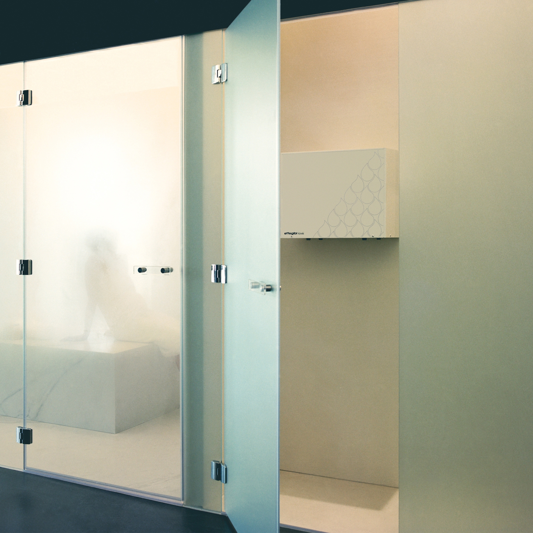 Display product Tuttovetro Inside from manufacturer EFFE PERFECT WELLNESS