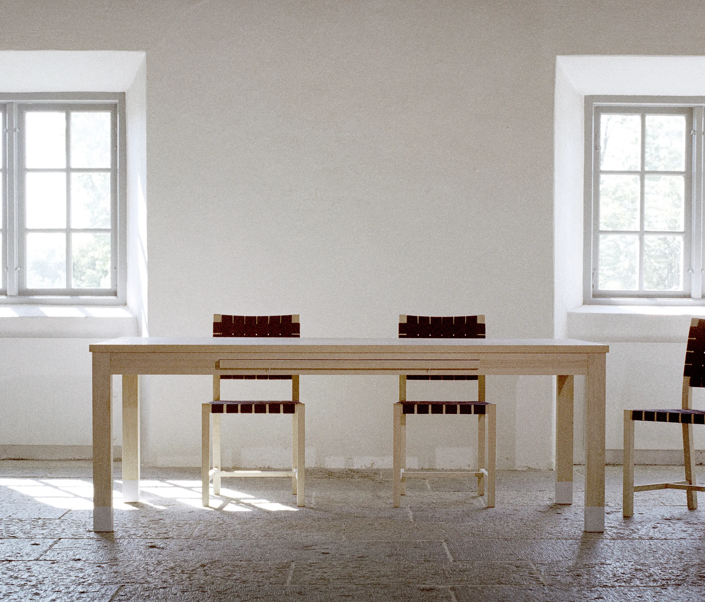 Olby Design - Sumo dining table