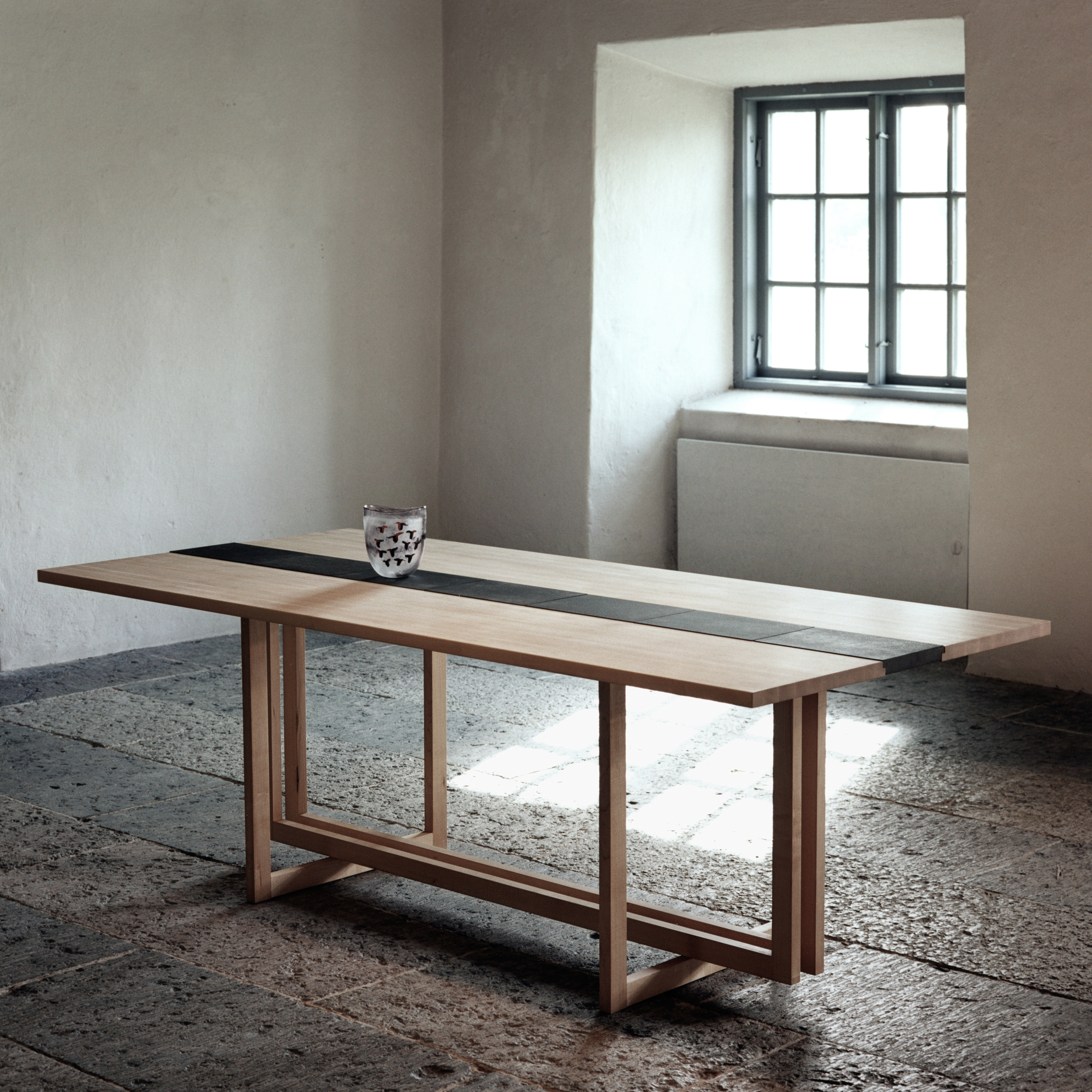 Afficher le produit Kosmos dining table du fabricant Olby Design