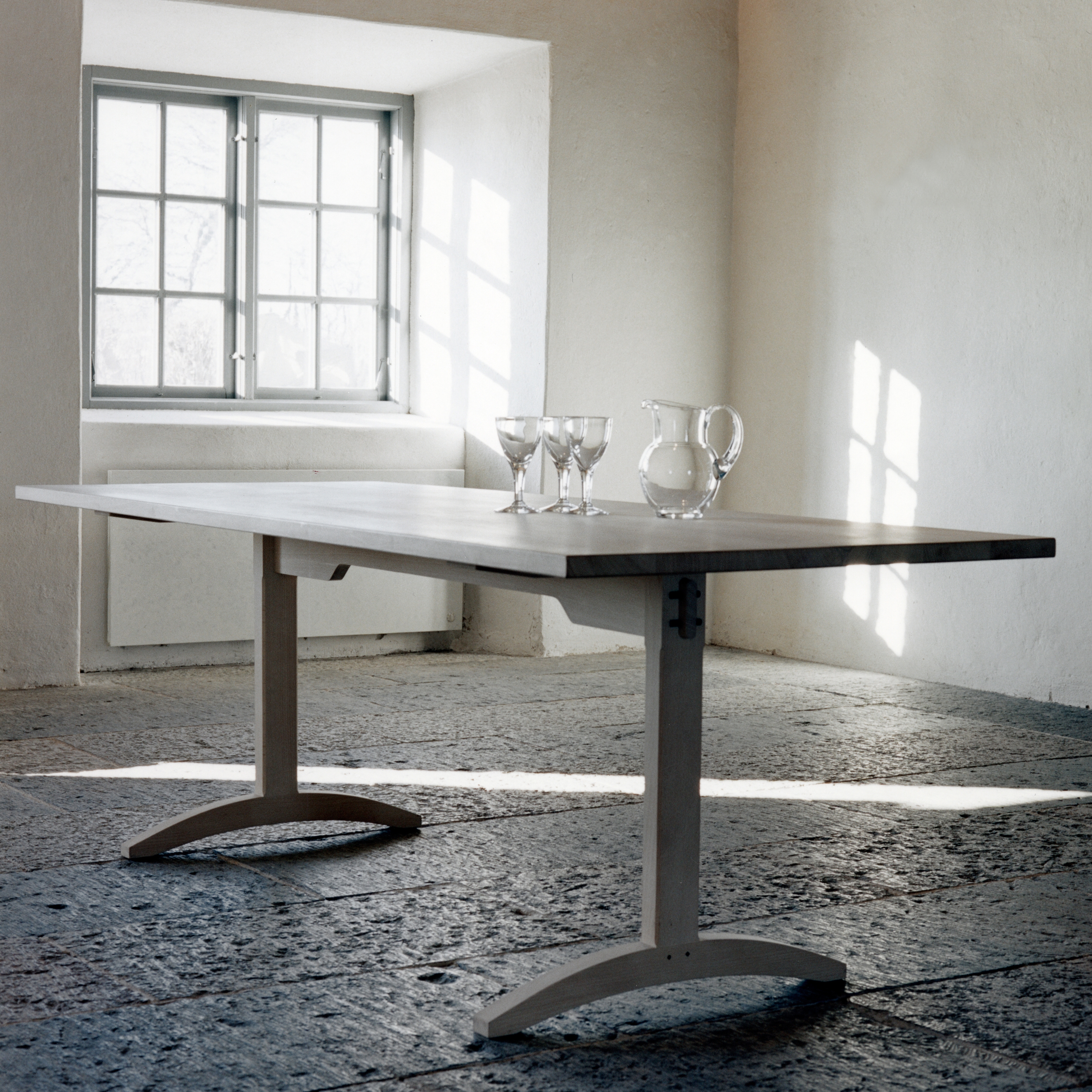 Afficher le produit Shaker dining table du fabricant Olby Design