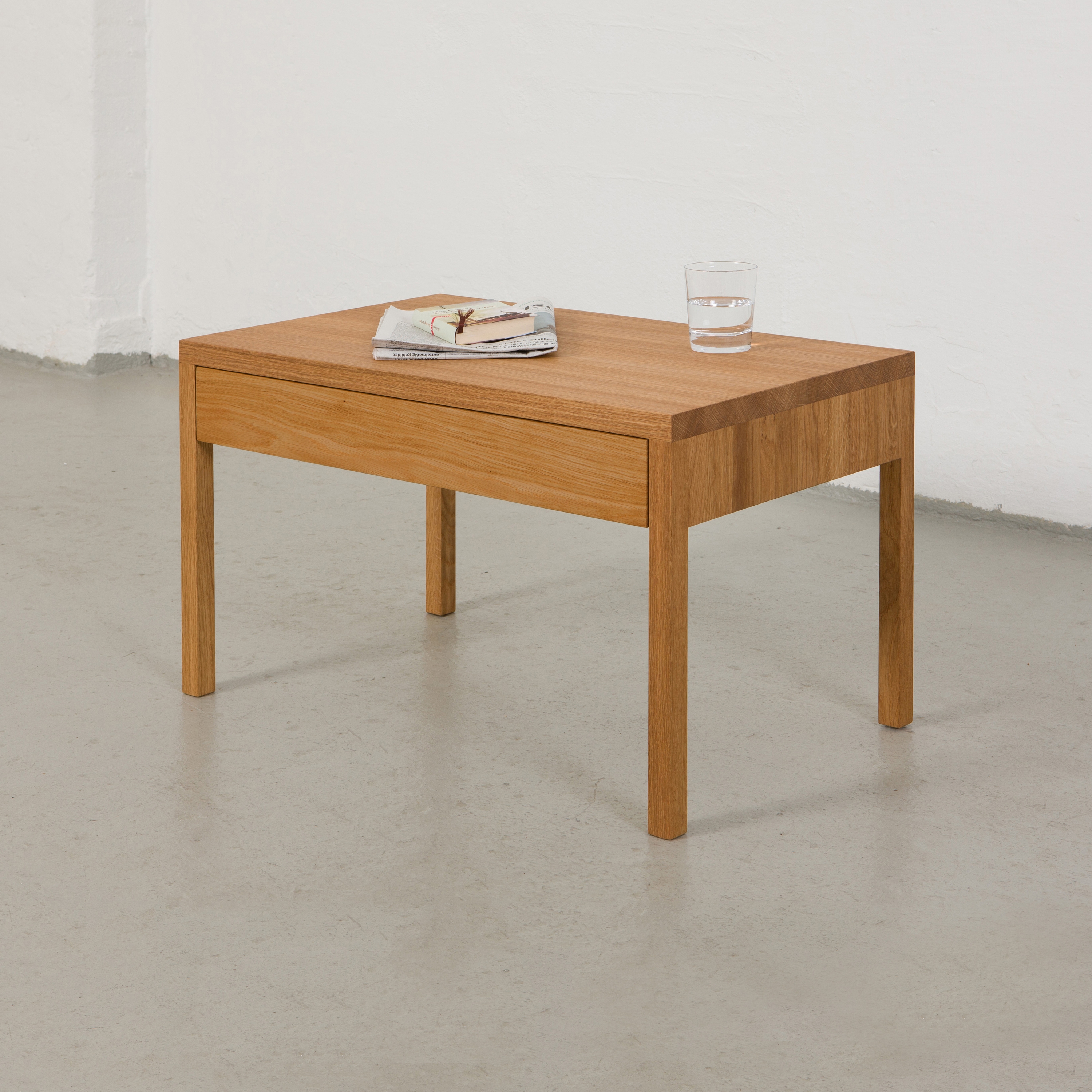 Mostra il prodotto Alex Nightstand del produttore ellenberger