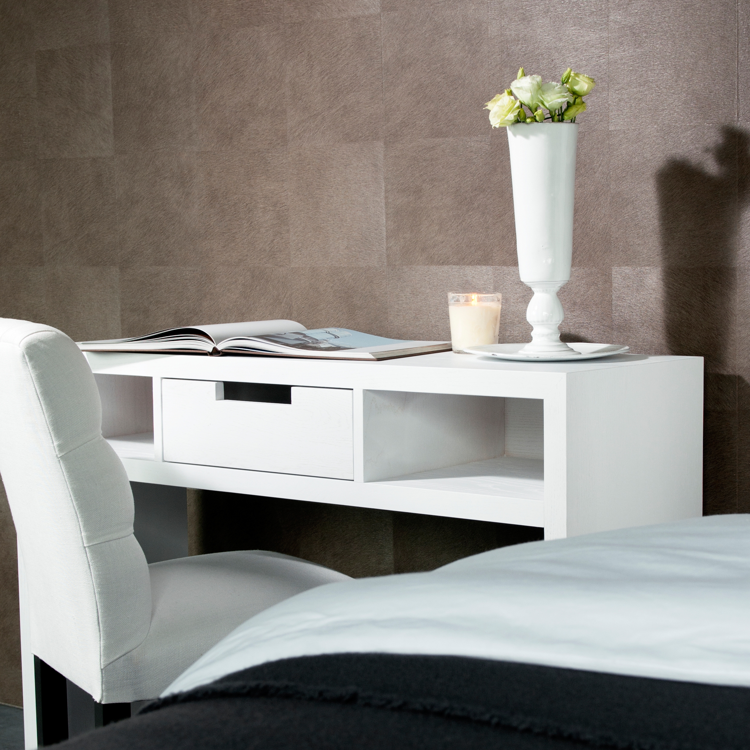 Afficher le produit Allegro table with drawer du fabricant Nilson Handmade Beds
