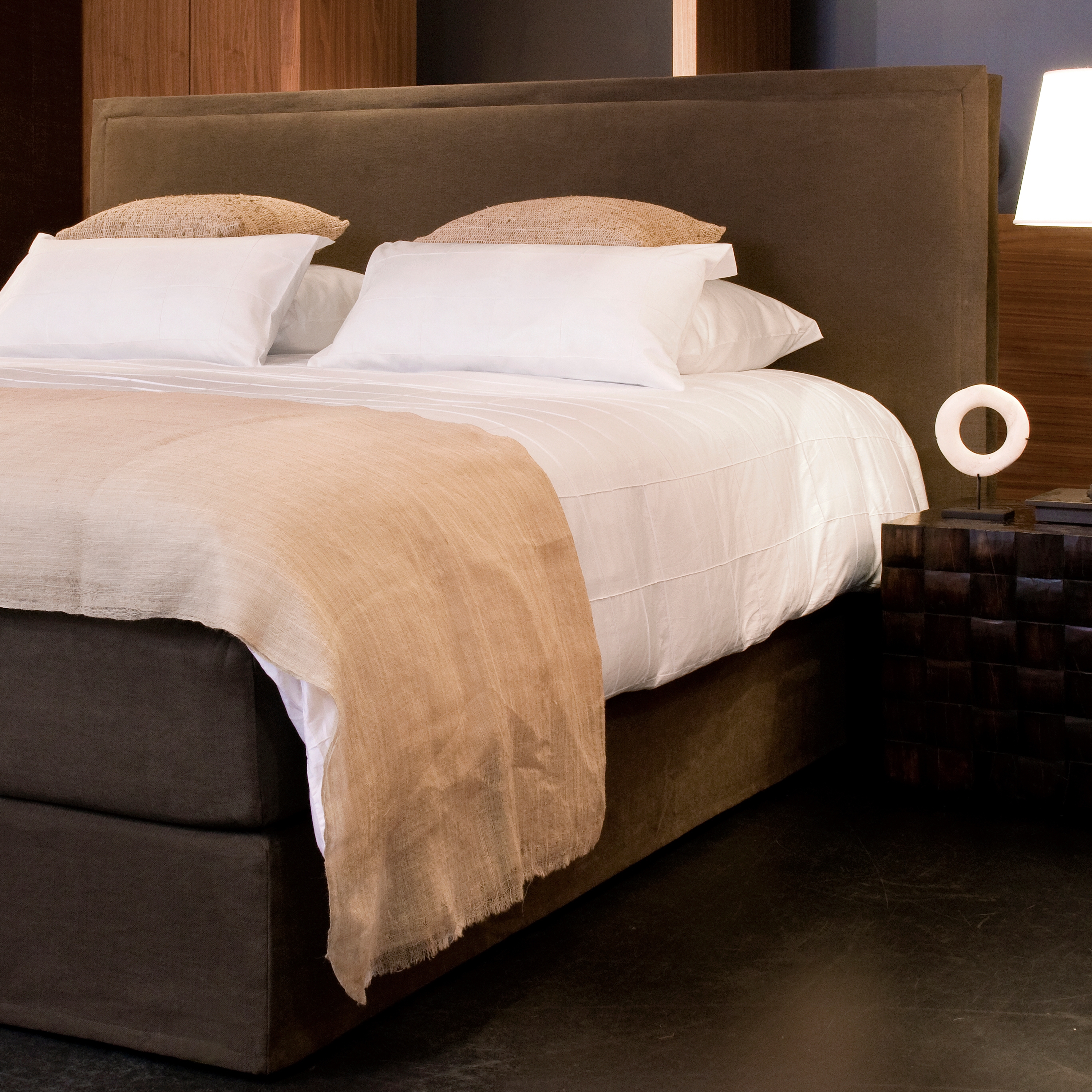 Afficher le produit La Lune headboard 210 du fabricant Nilson Handmade Beds