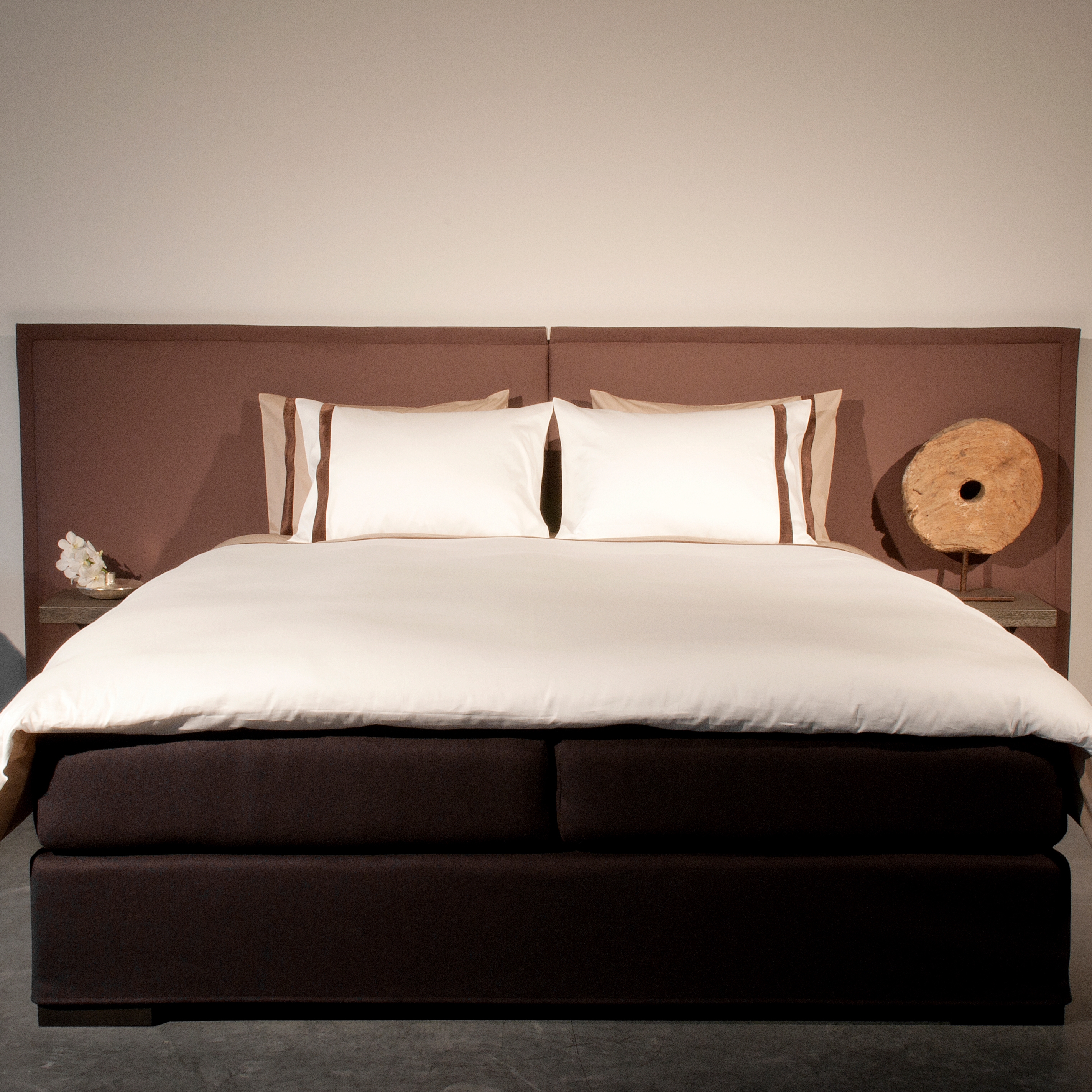 Afficher le produit La Lune headboard 300 du fabricant Nilson Handmade Beds