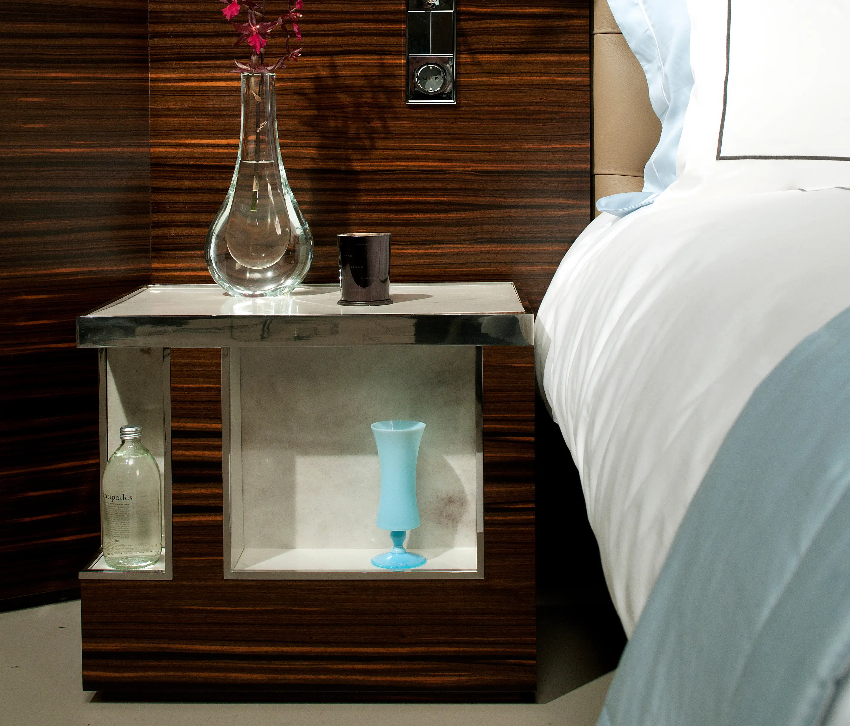 Nilson Handmade Beds - Shanghai table | special edition