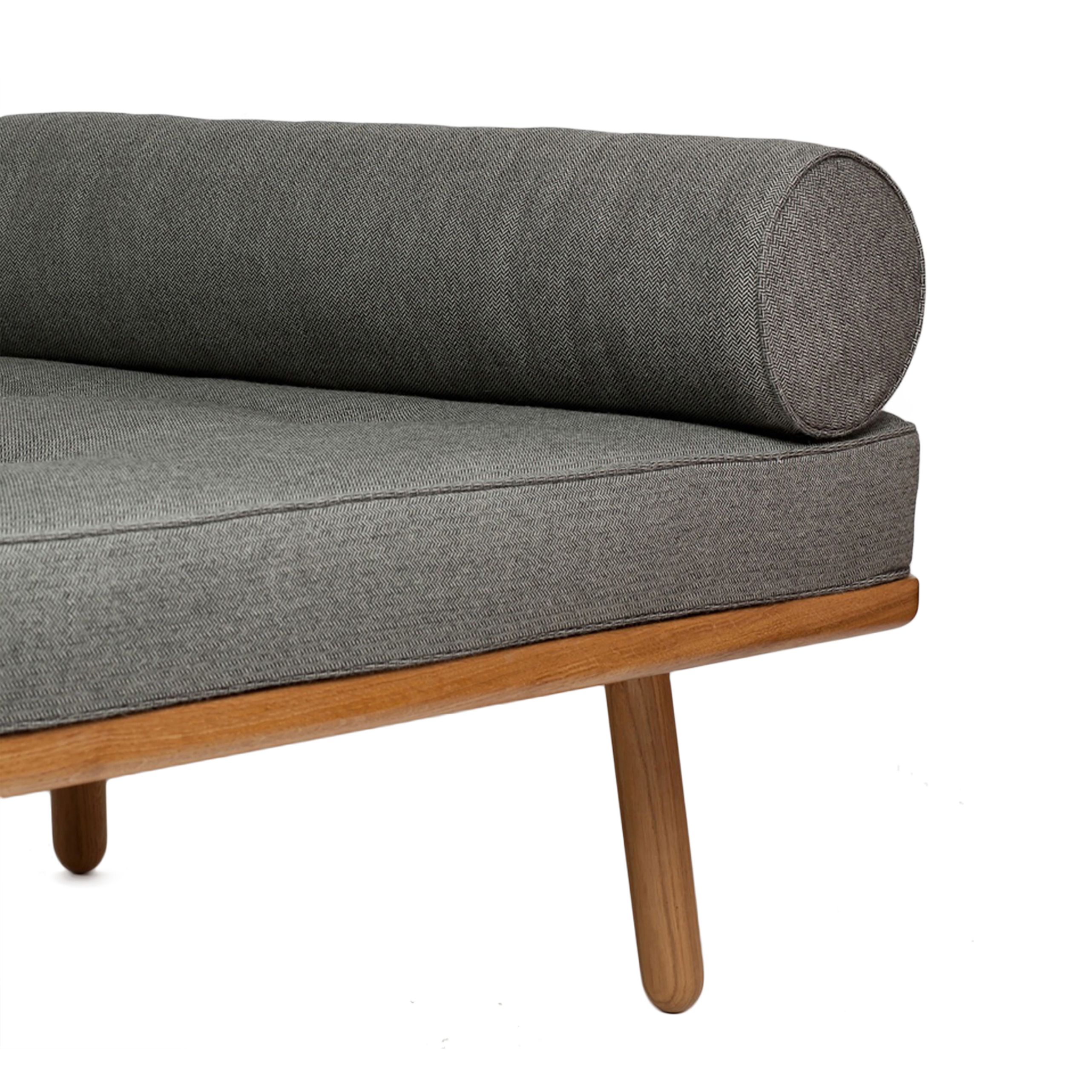 Afficher le produit Day Bed One Bolster - Turnberry Grey Fabric du fabricant Another Country
