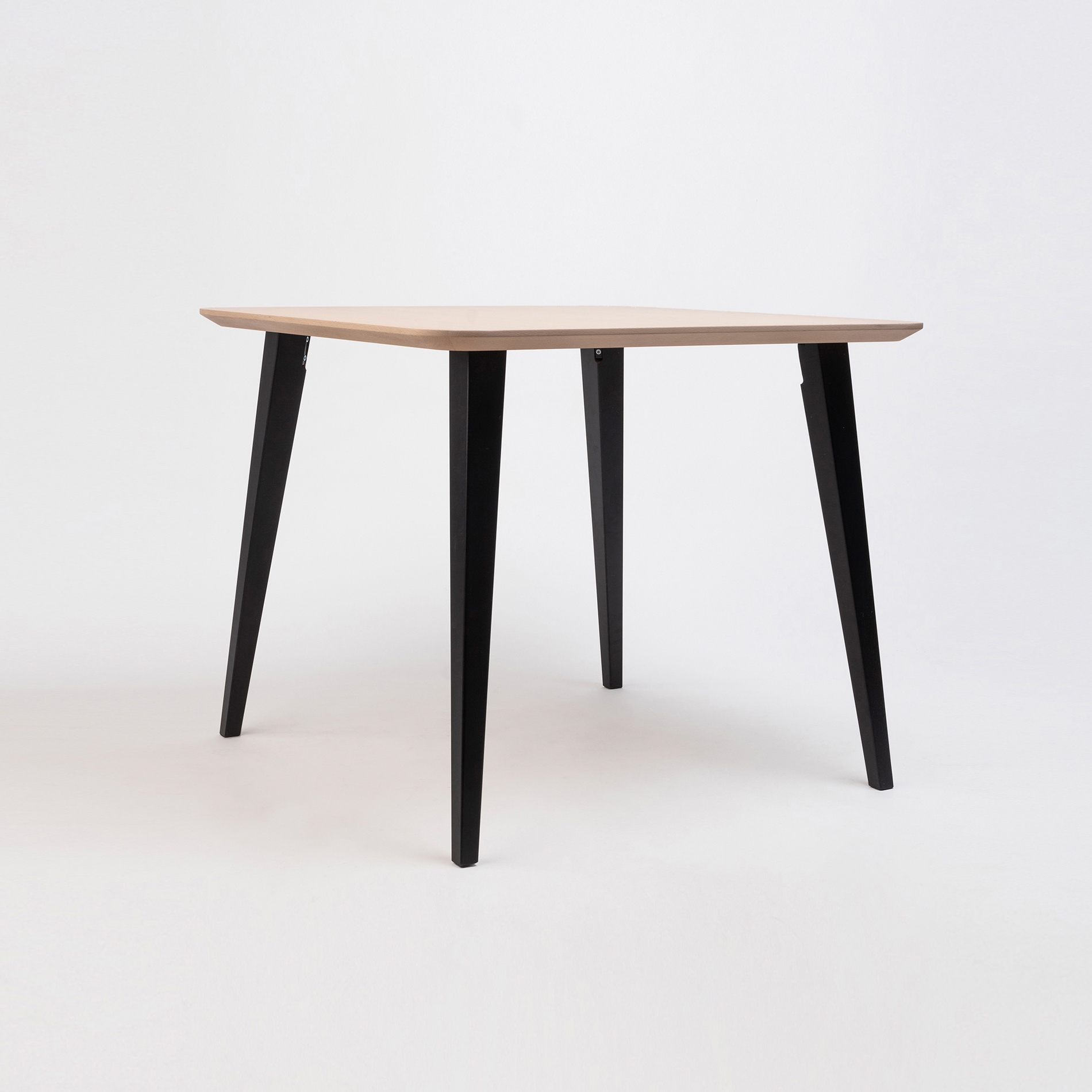 Afficher le produit Bob Table carre du fabricant ONDARRETA