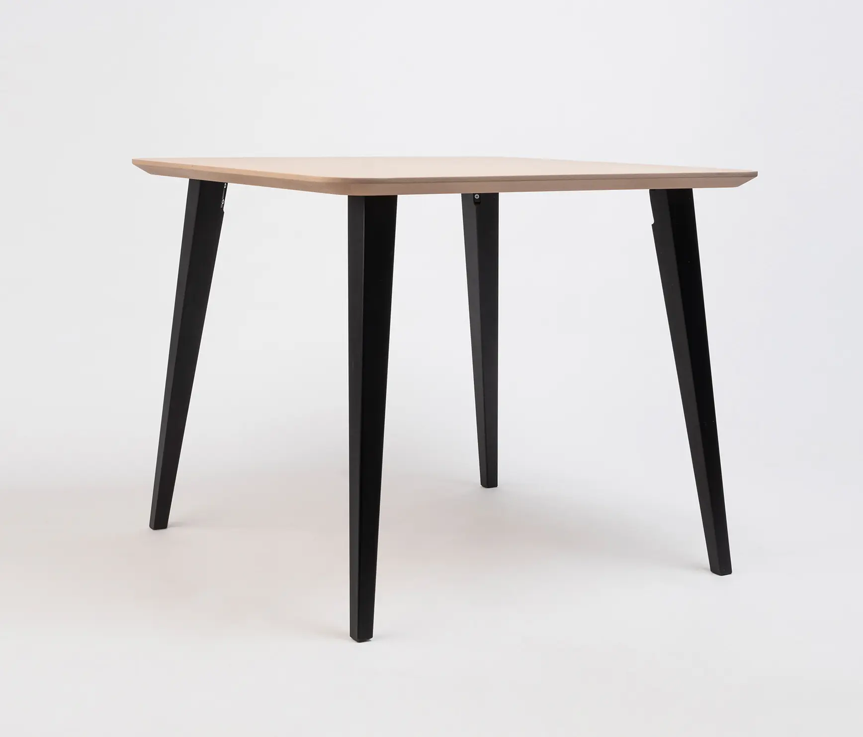 ONDARRETA - Bob Table Square
