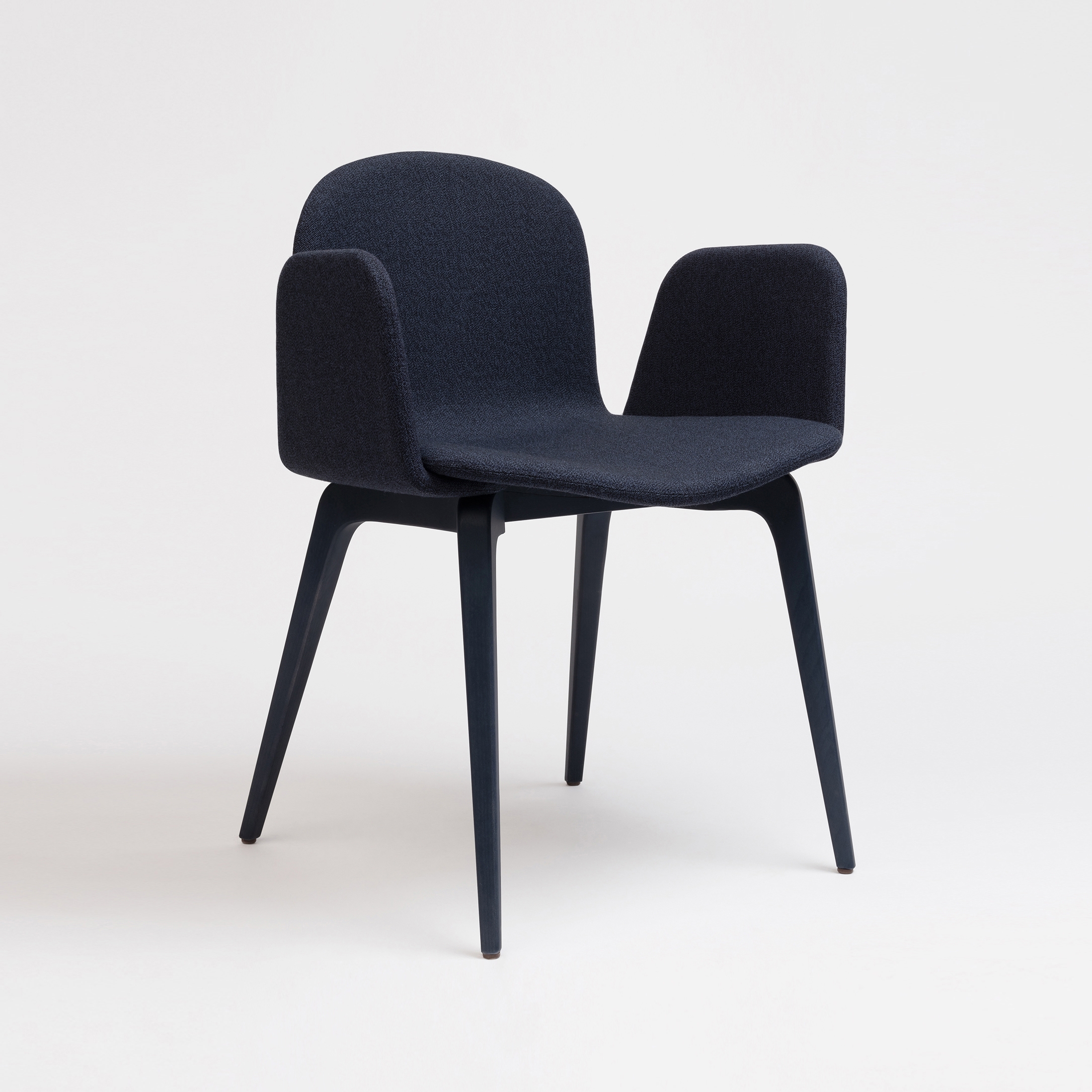 Afficher le produit Bob XL Wood Chair With Armrests du fabricant ONDARRETA