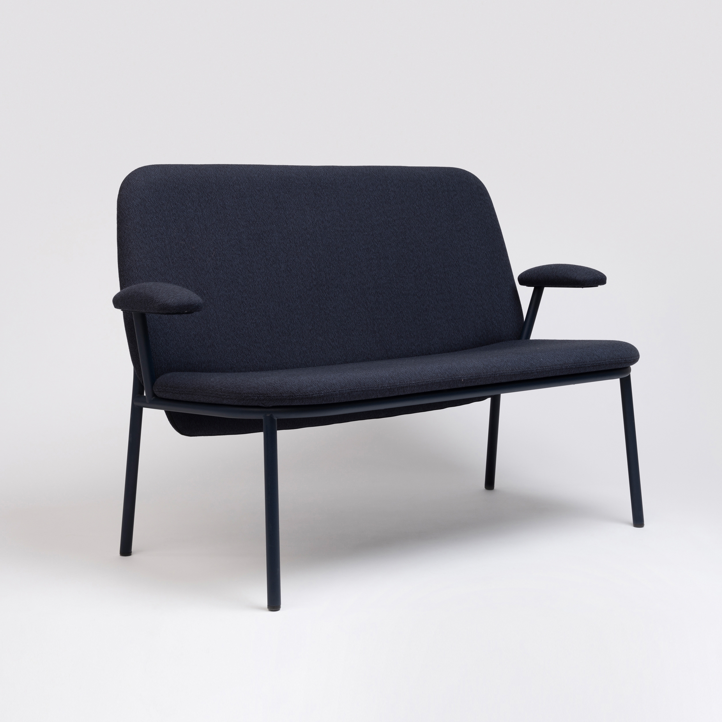 Mostra il prodotto Lana Sofa Steel With Armrest del produttore ONDARRETA