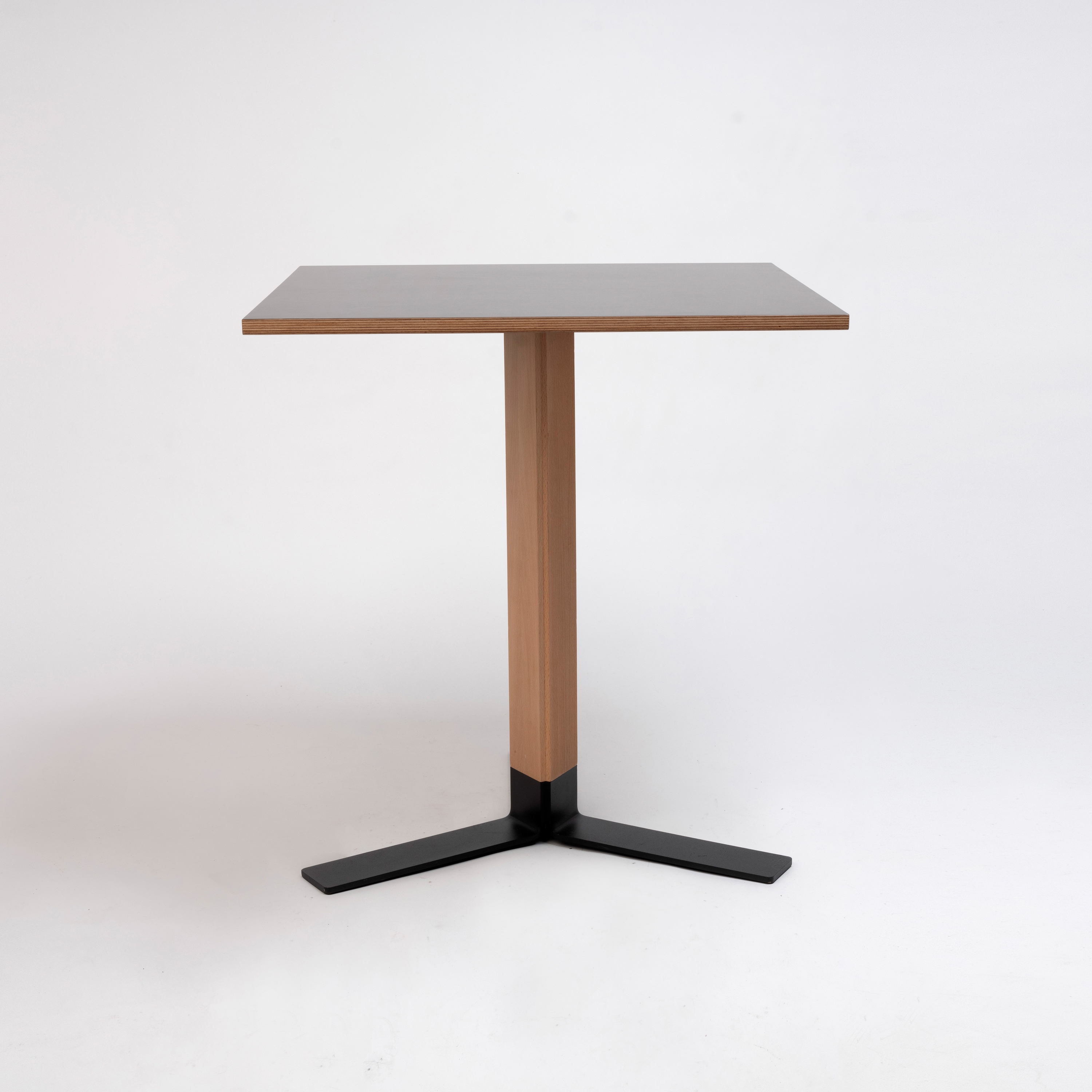 Afficher le produit Disco Table du fabricant ONDARRETA