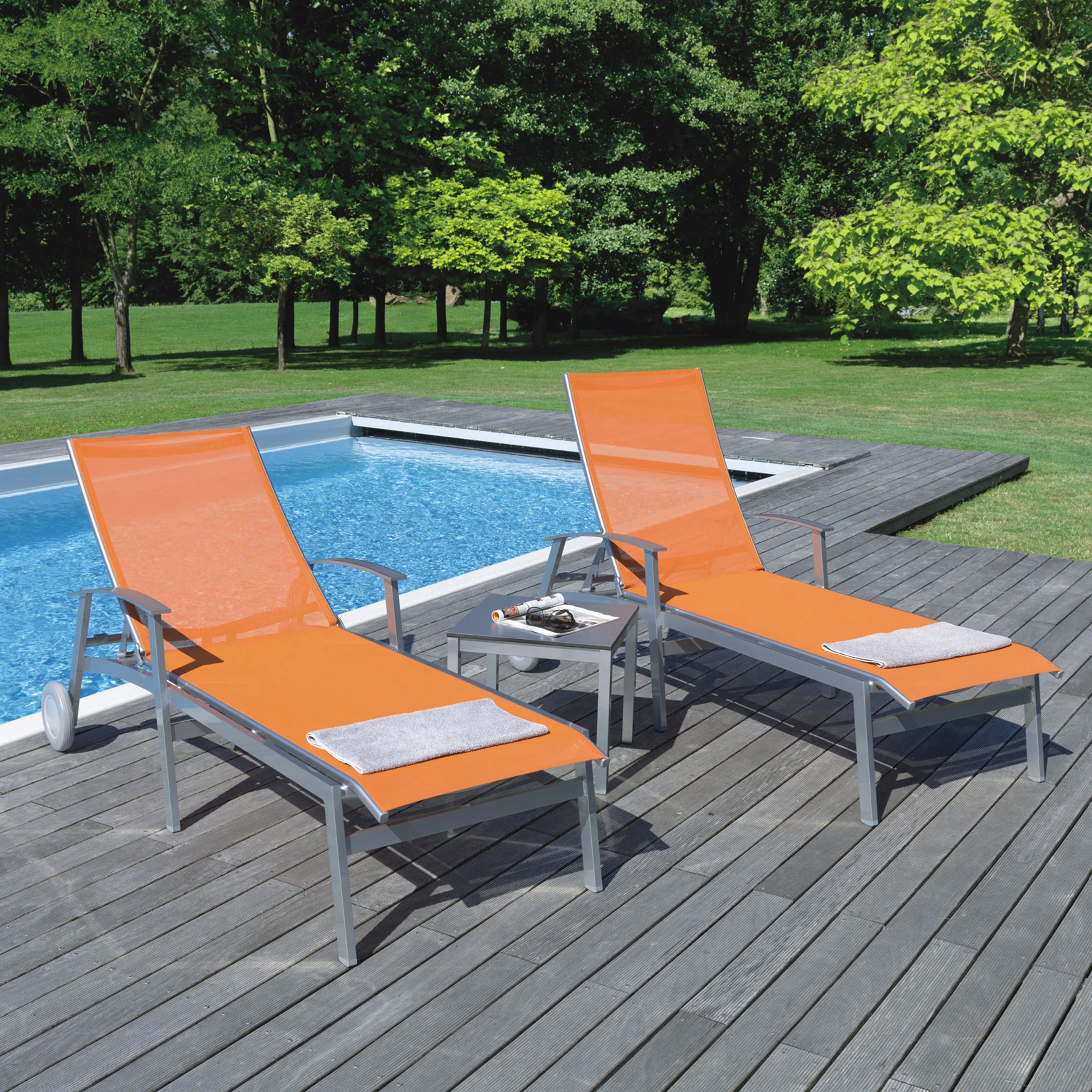 LOUNGERS